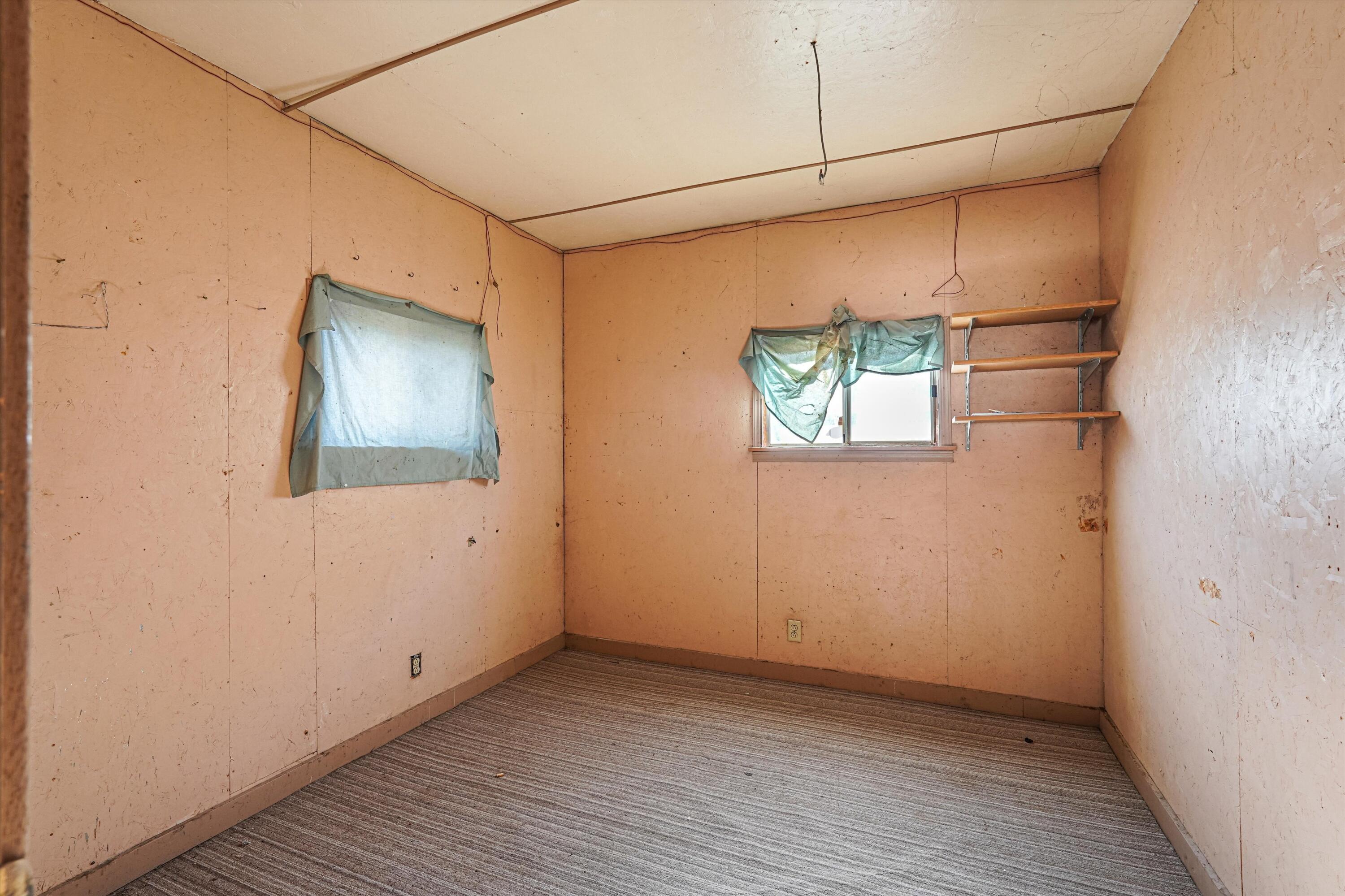 Photo 2 — 1300 Robyn Place SW