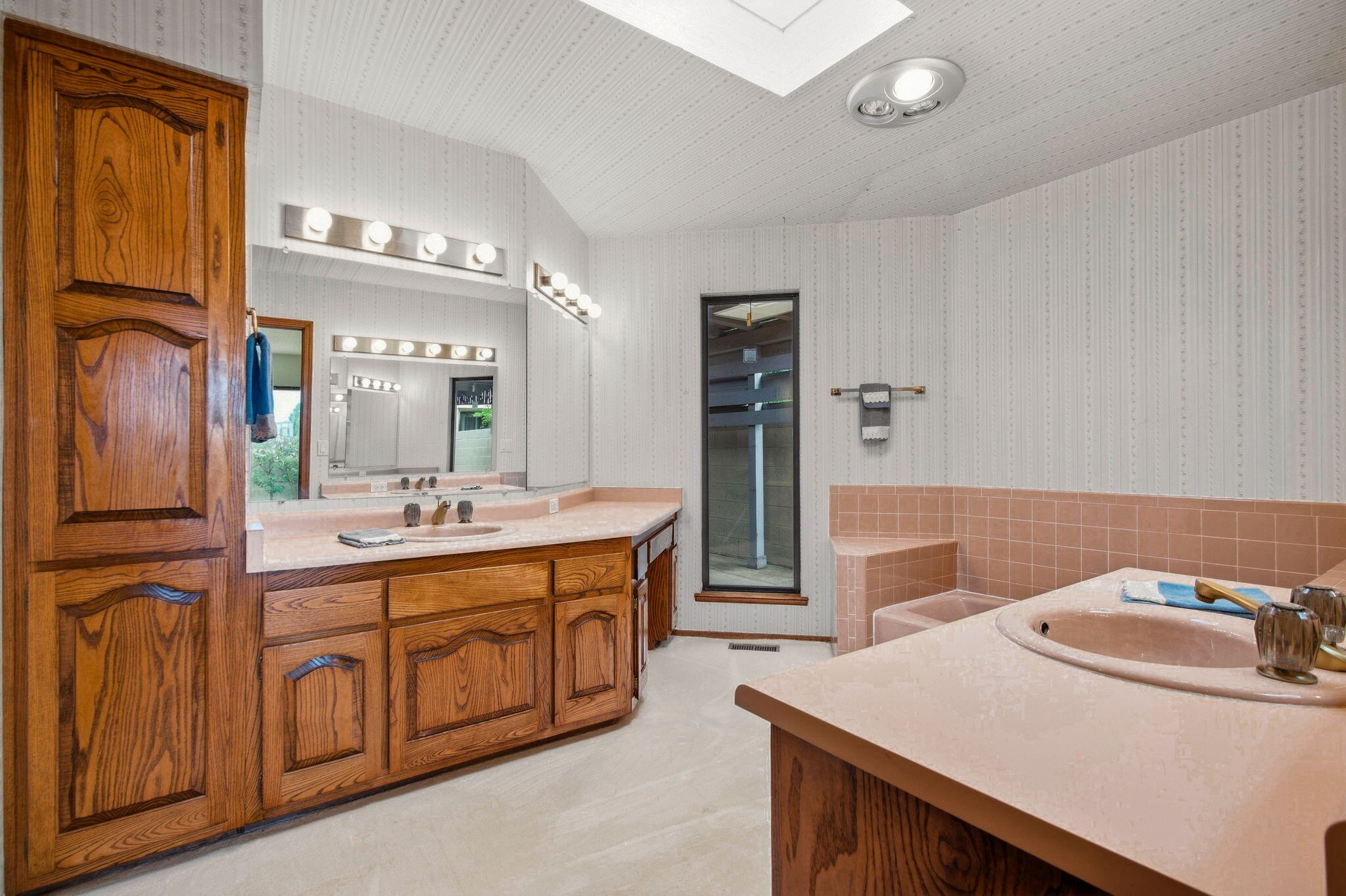 Photo 14 — 7452 Burlison Drive NE