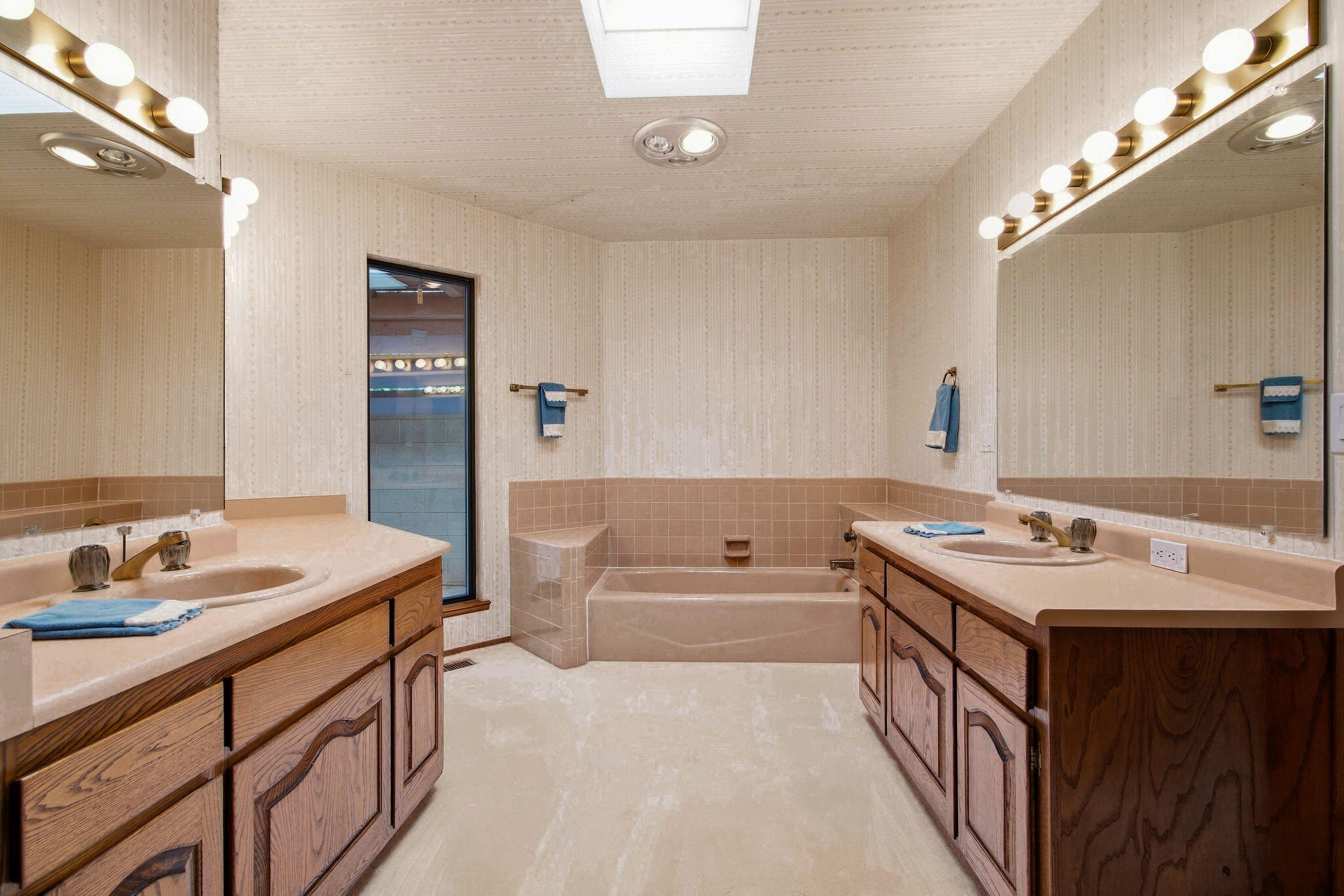 Photo 13 — 7452 Burlison Drive NE