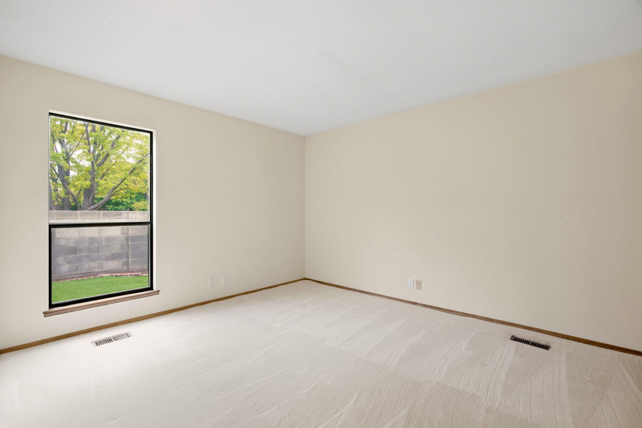 Photo 11 — 7452 Burlison Drive NE
