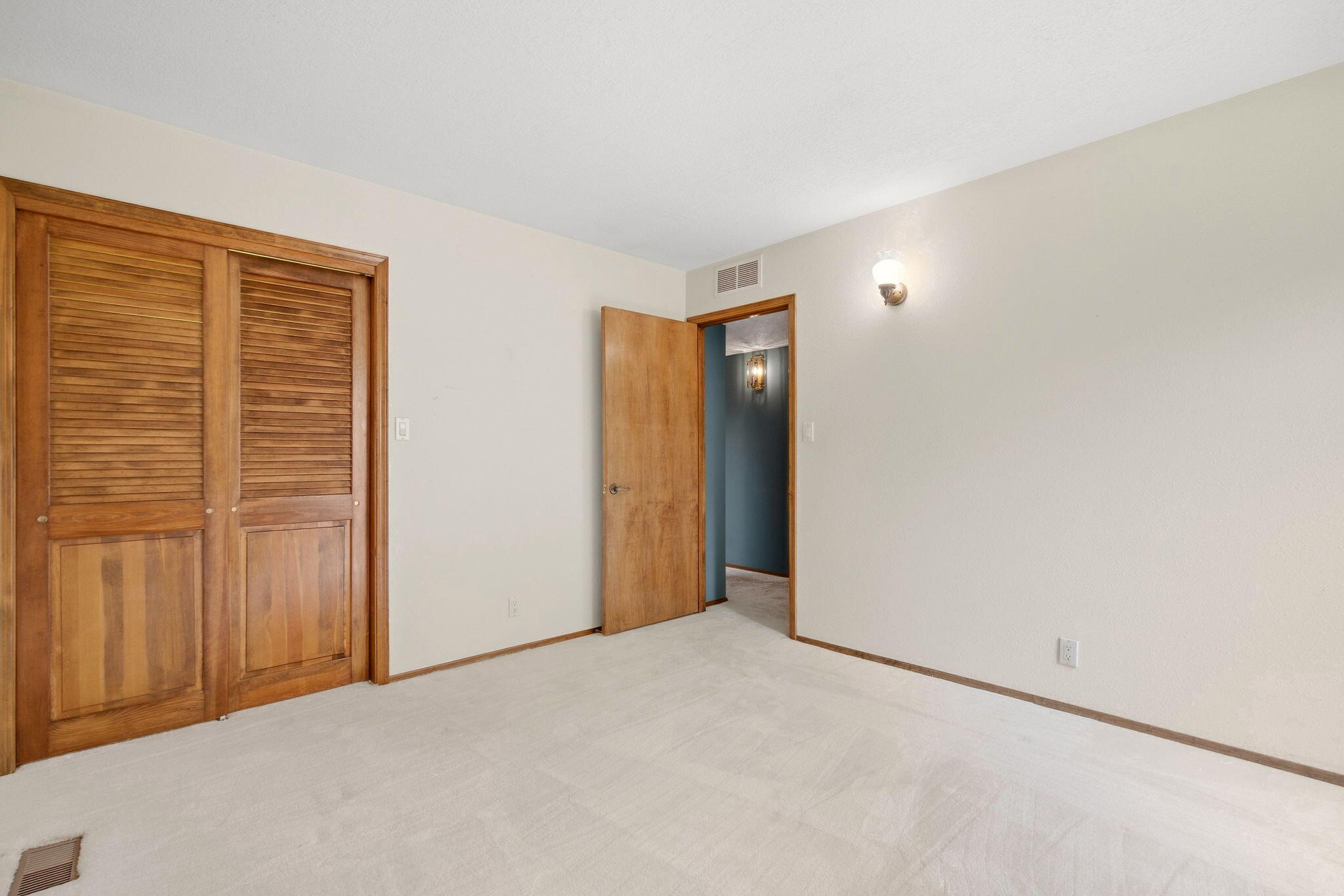 Photo 10 — 7452 Burlison Drive NE