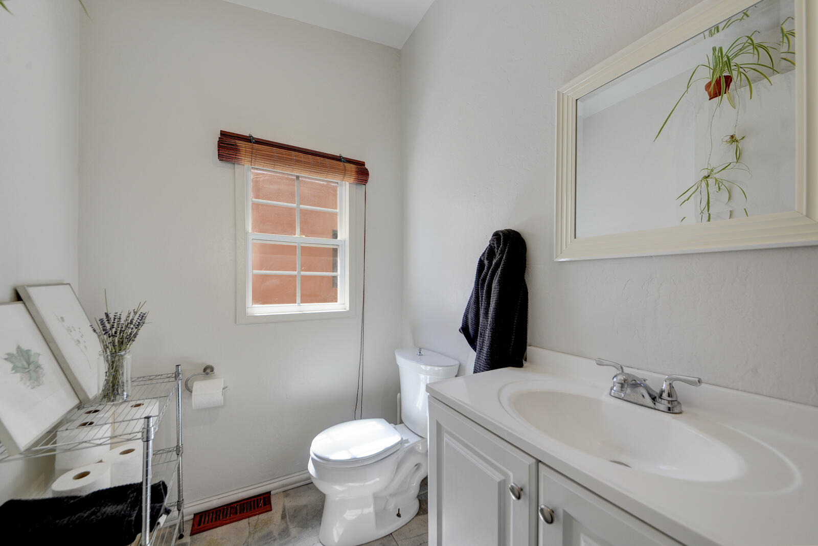 Photo 19 — 432 Montclaire Drive SE
