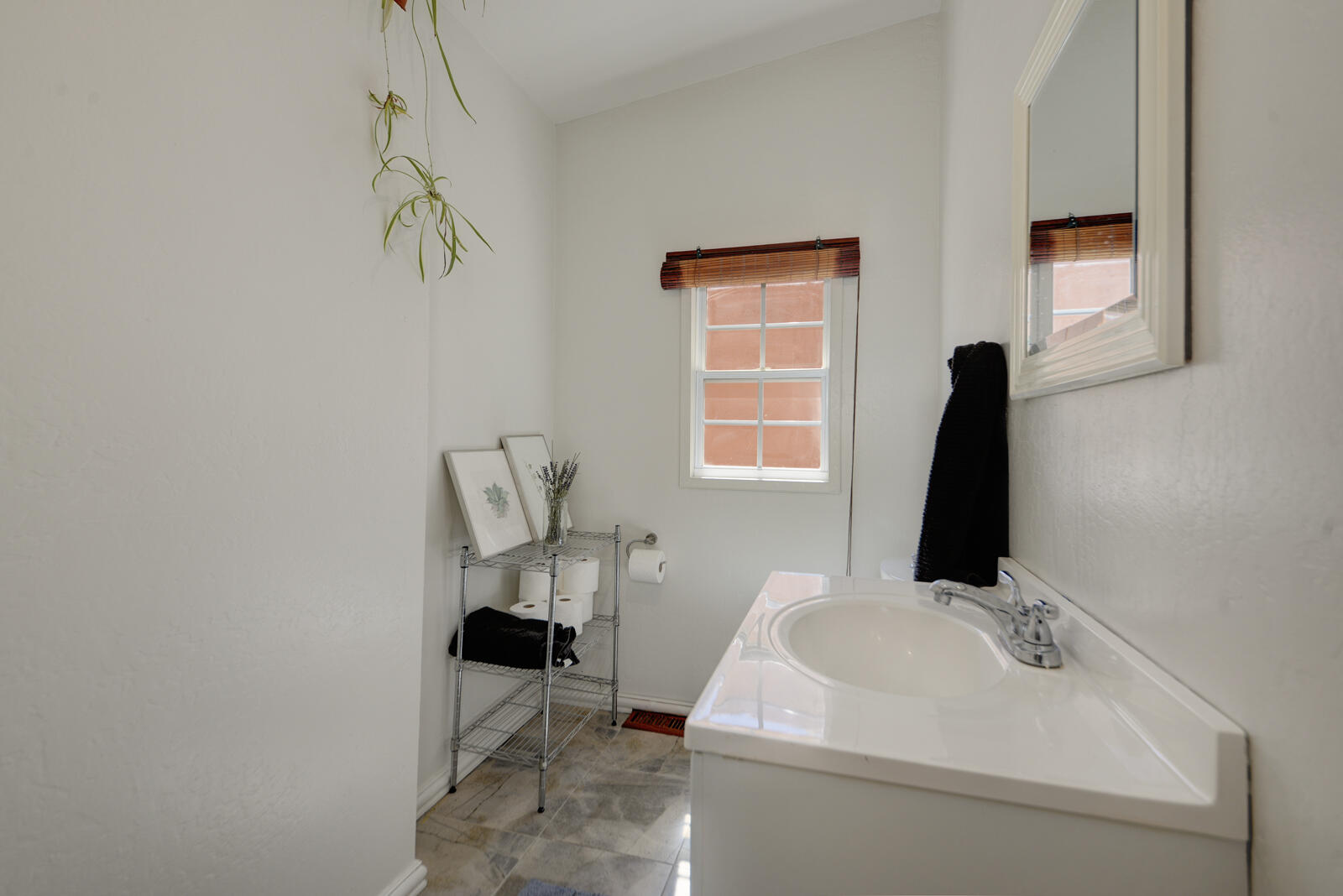 Photo 18 — 432 Montclaire Drive SE