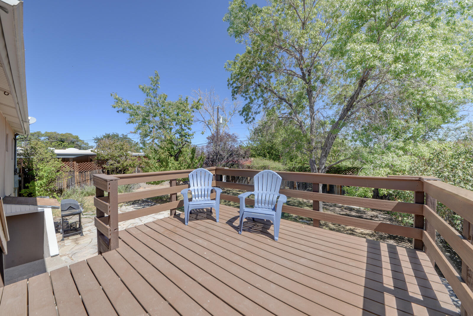 Photo 9 — 432 Montclaire Drive SE