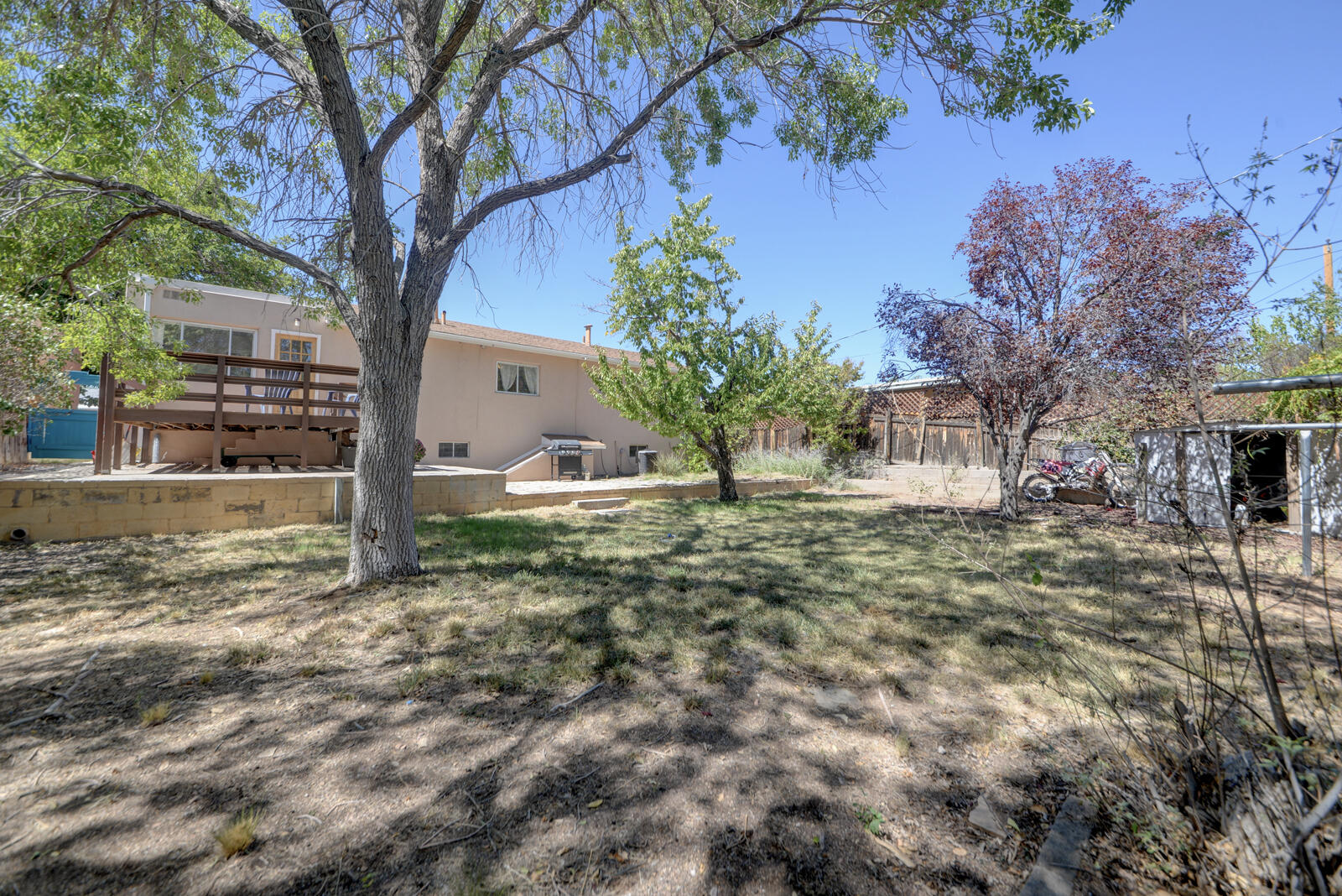 Photo 7 — 432 Montclaire Drive SE