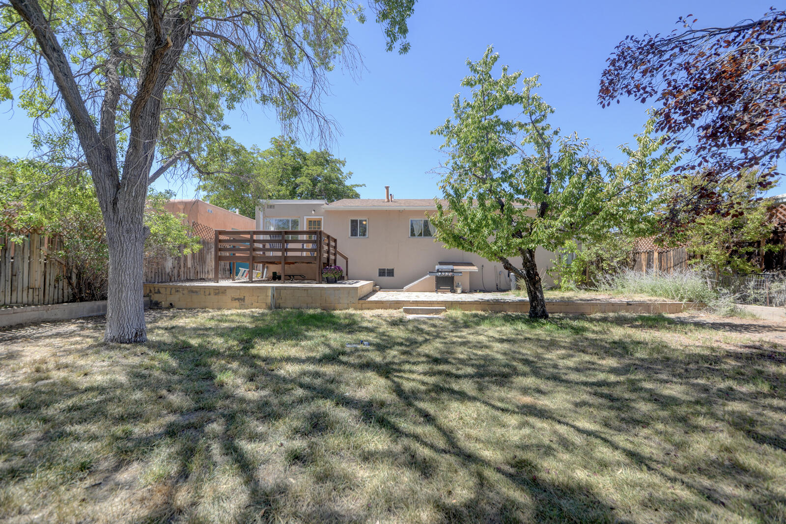 Photo 6 — 432 Montclaire Drive SE