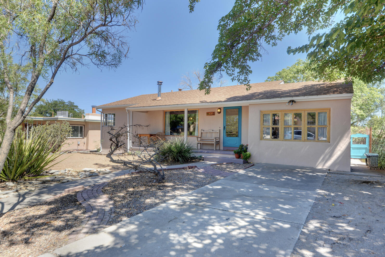 Photo 3 — 432 Montclaire Drive SE