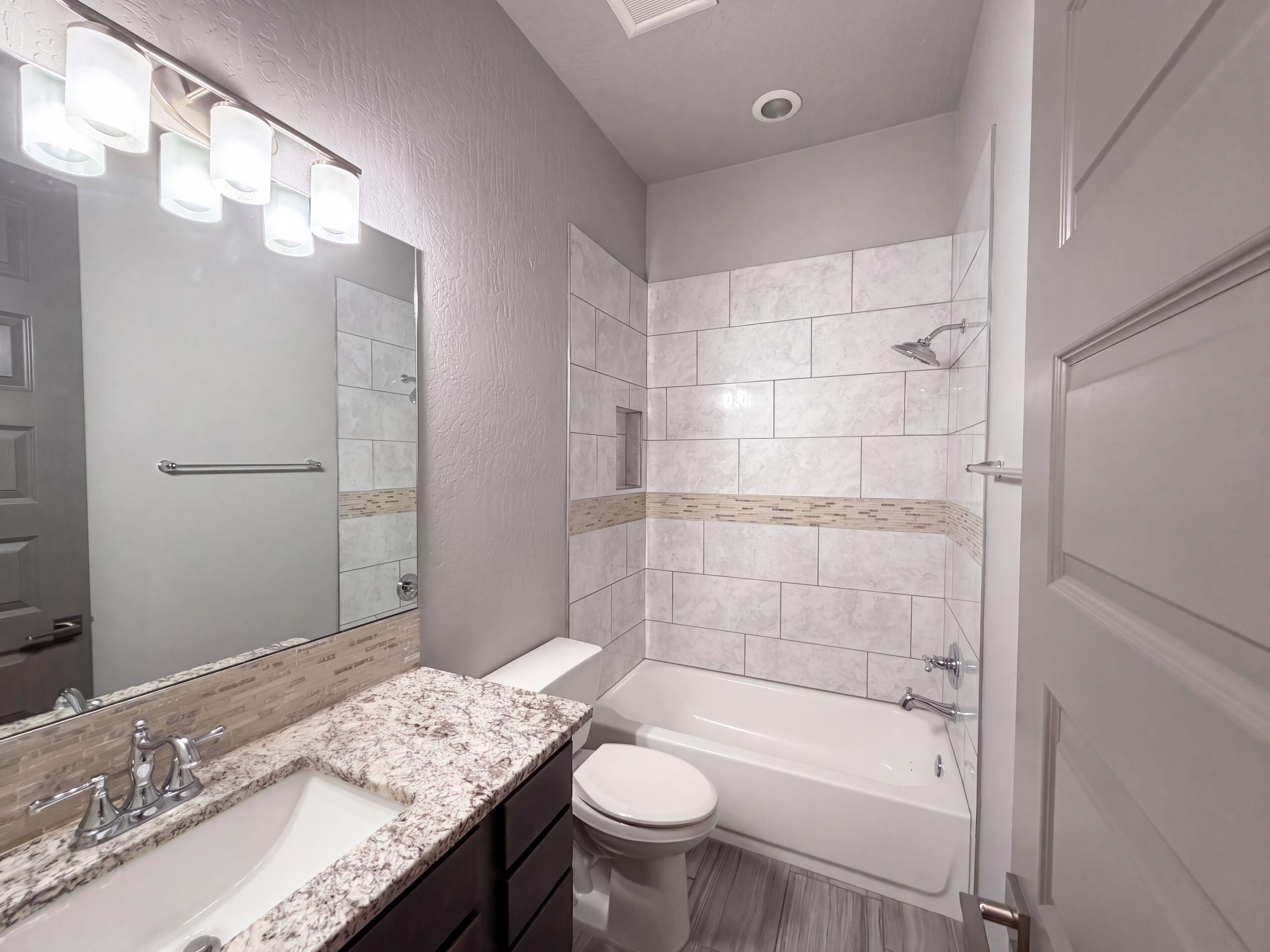 Photo 11 — 2437 Lynn Road SE