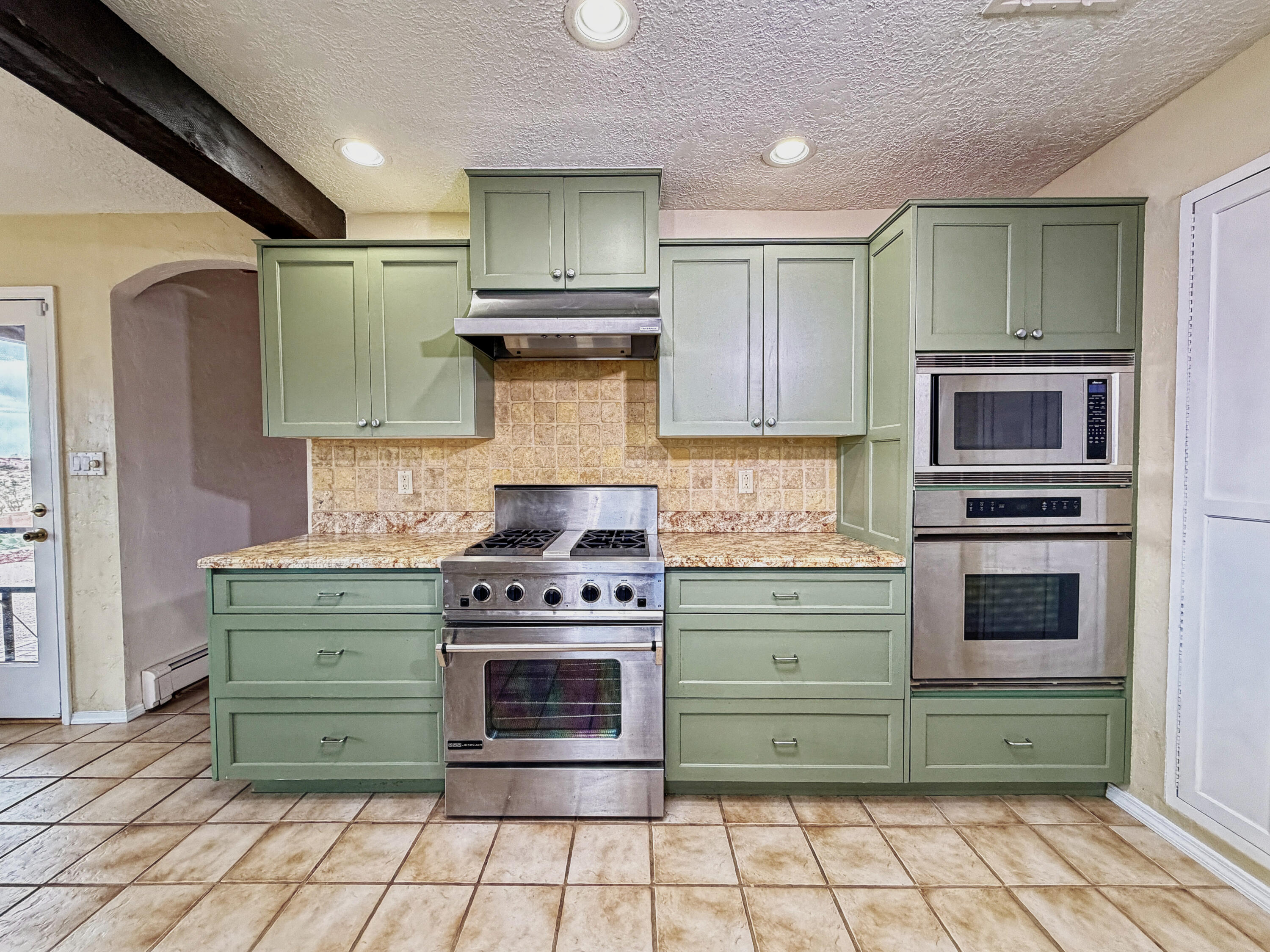 Photo 19 — 302 Villa Verde Drive SE