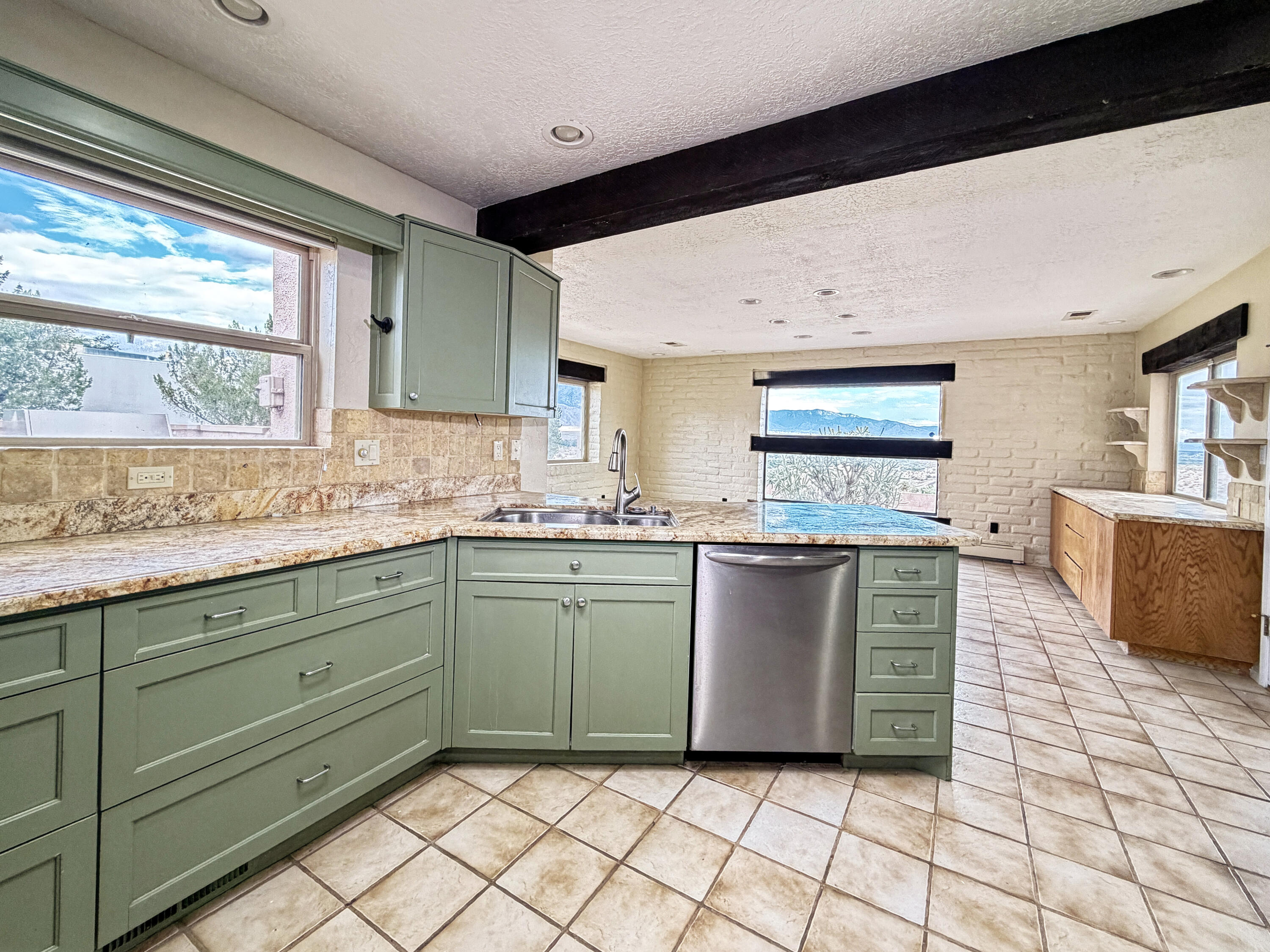 Photo 18 — 302 Villa Verde Drive SE