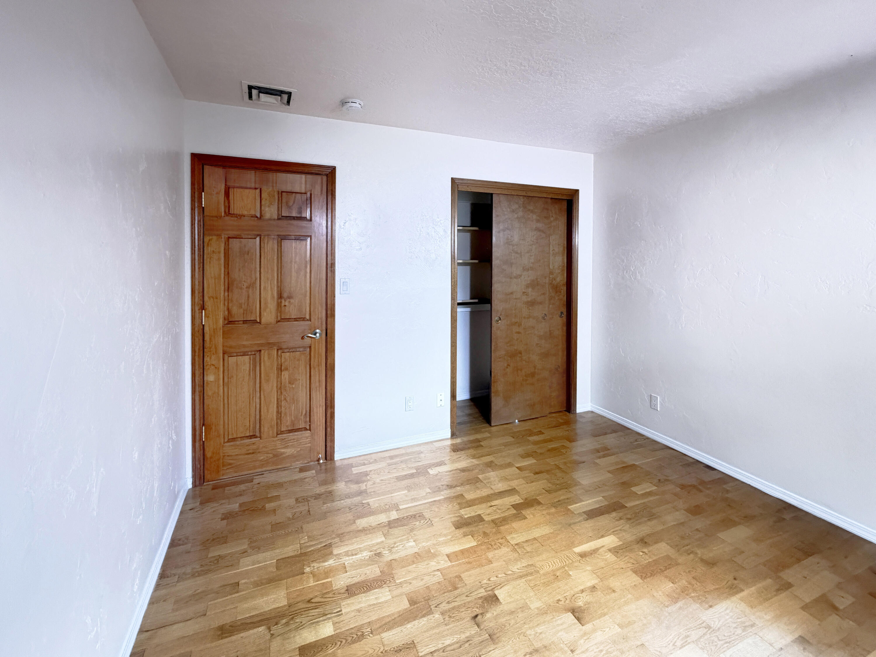 Photo 11 — 302 Villa Verde Drive SE