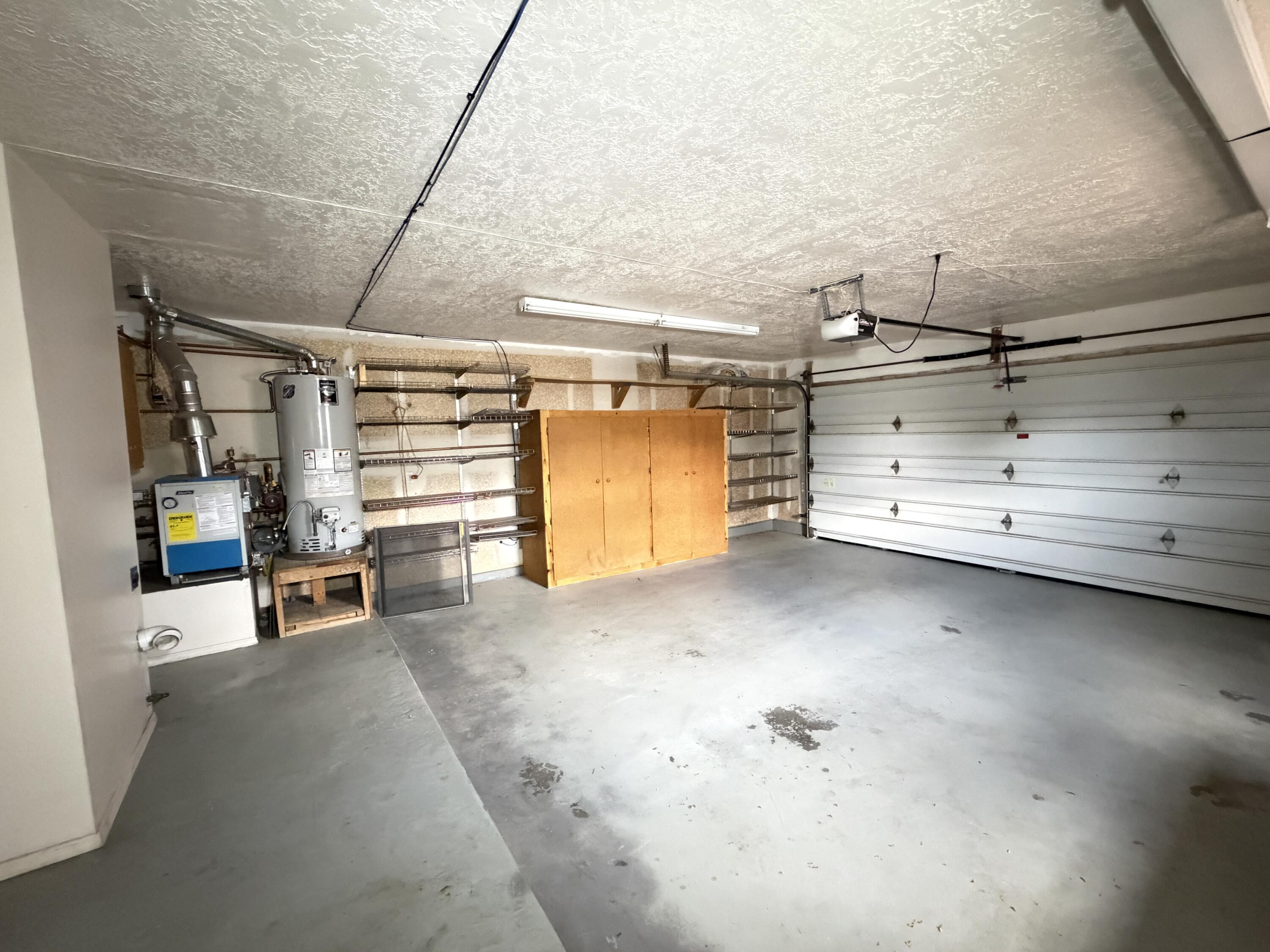 Photo 3 — 302 Villa Verde Drive SE