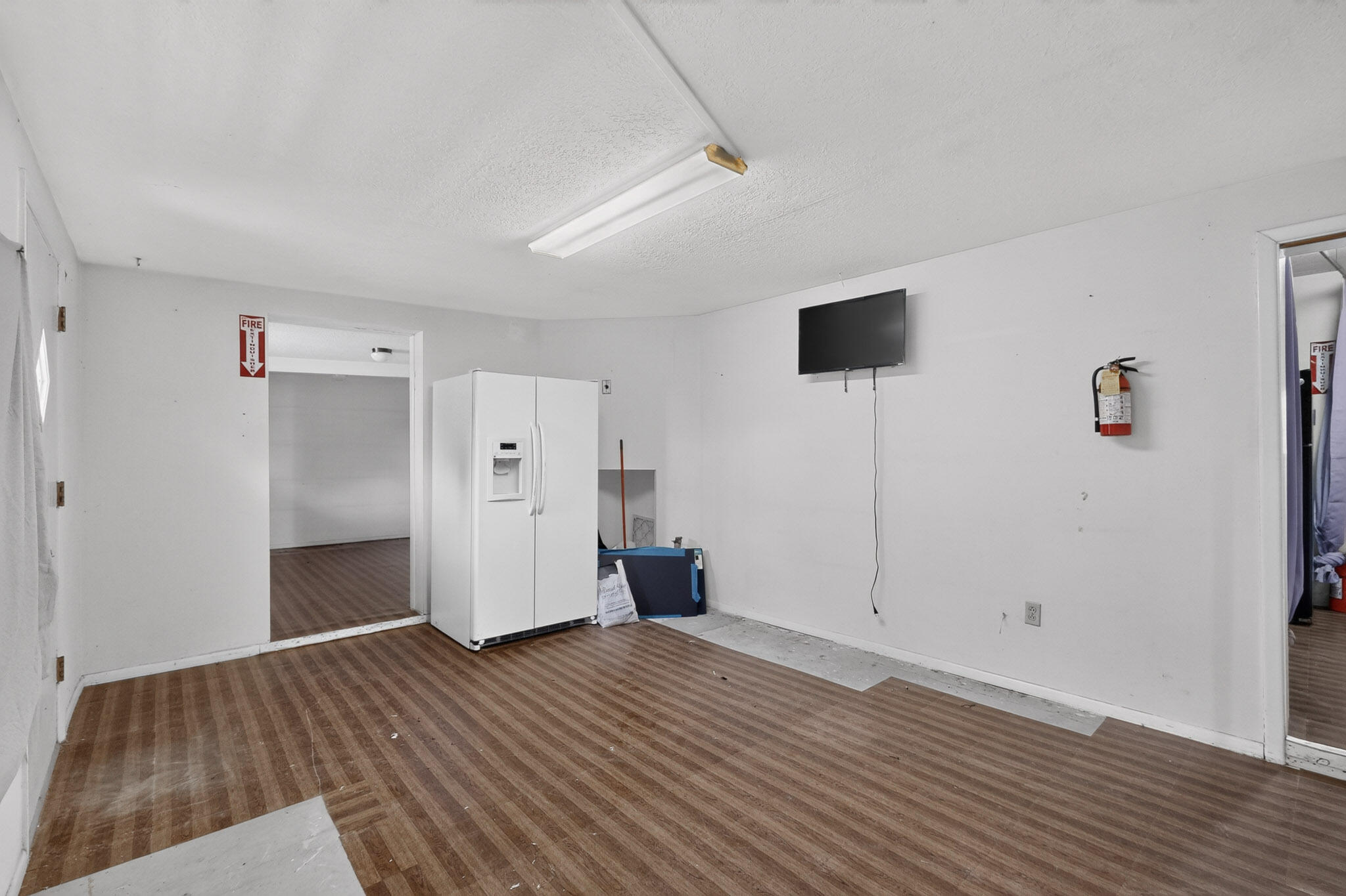 Photo 10 — 2837 San Mateo Boulevard NE