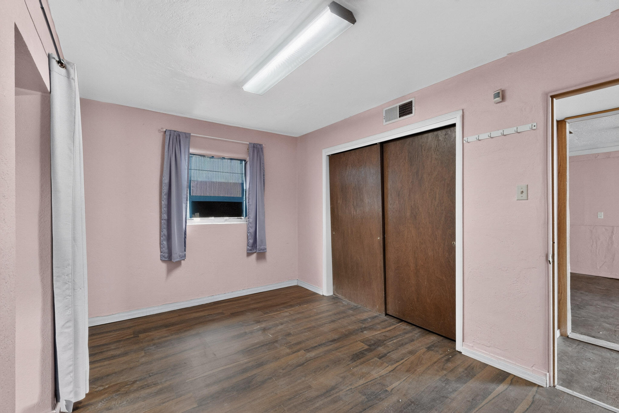 Photo 9 — 2837 San Mateo Boulevard NE