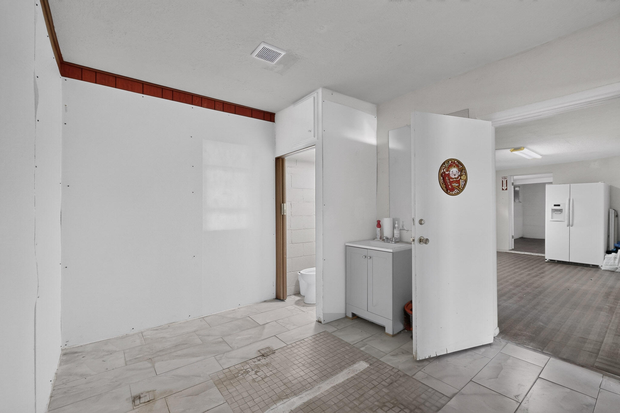 Photo 8 — 2837 San Mateo Boulevard NE