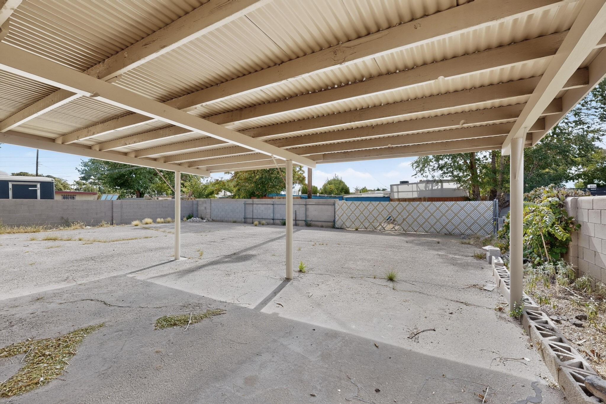 Photo 3 — 2837 San Mateo Boulevard NE