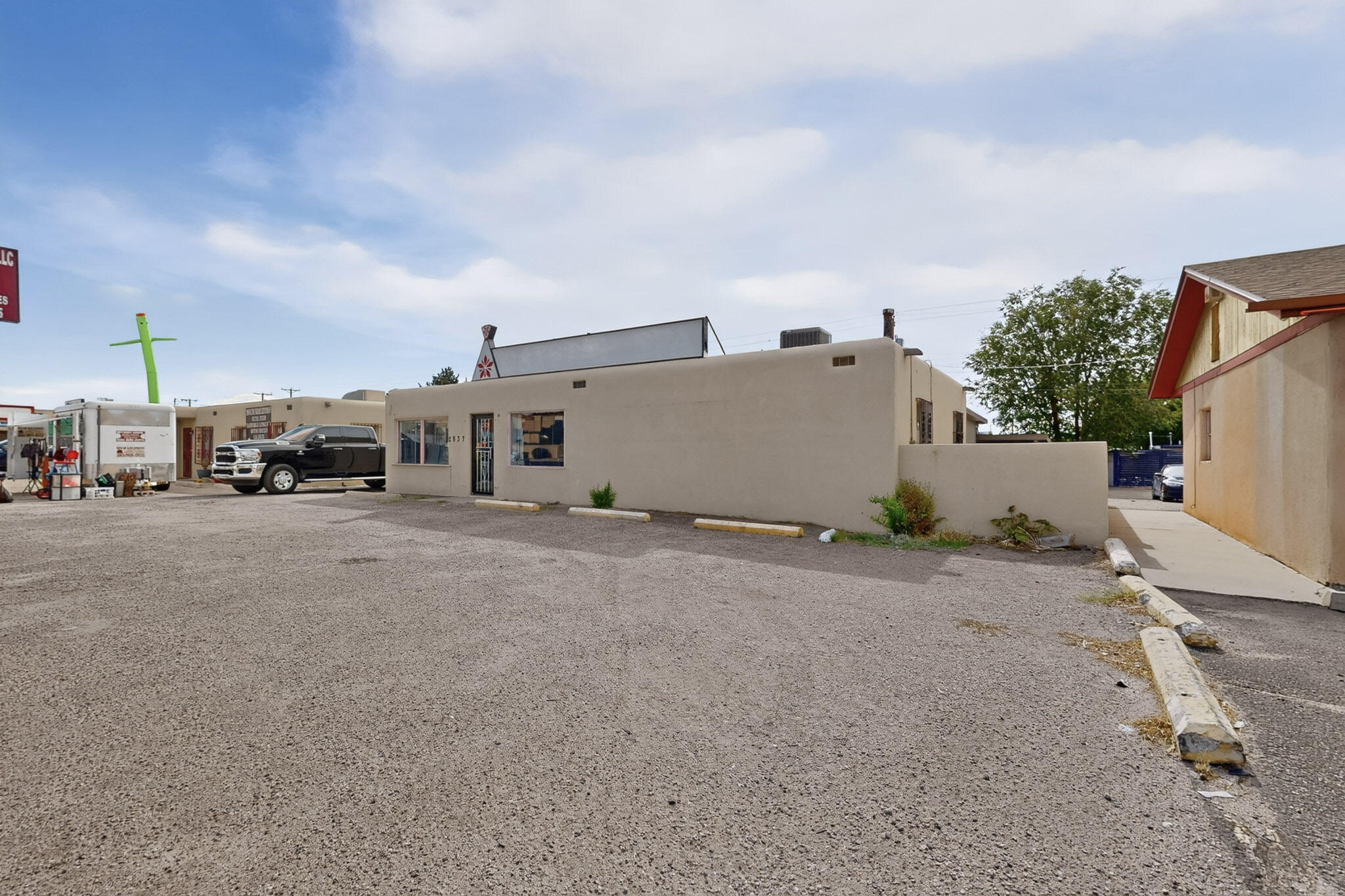 Photo 18 — 2837 San Mateo Boulevard NE