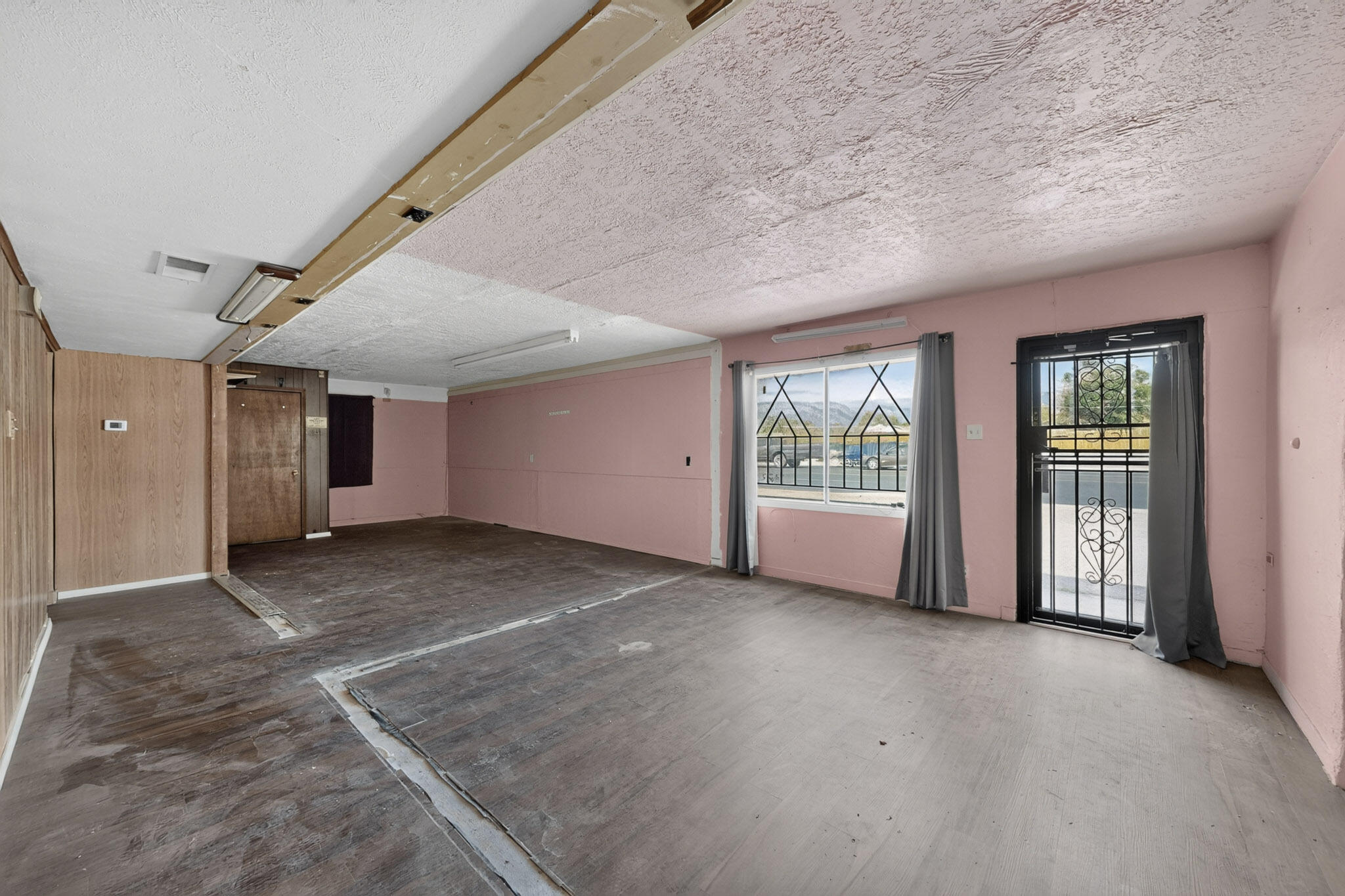 Photo 13 — 2837 San Mateo Boulevard NE