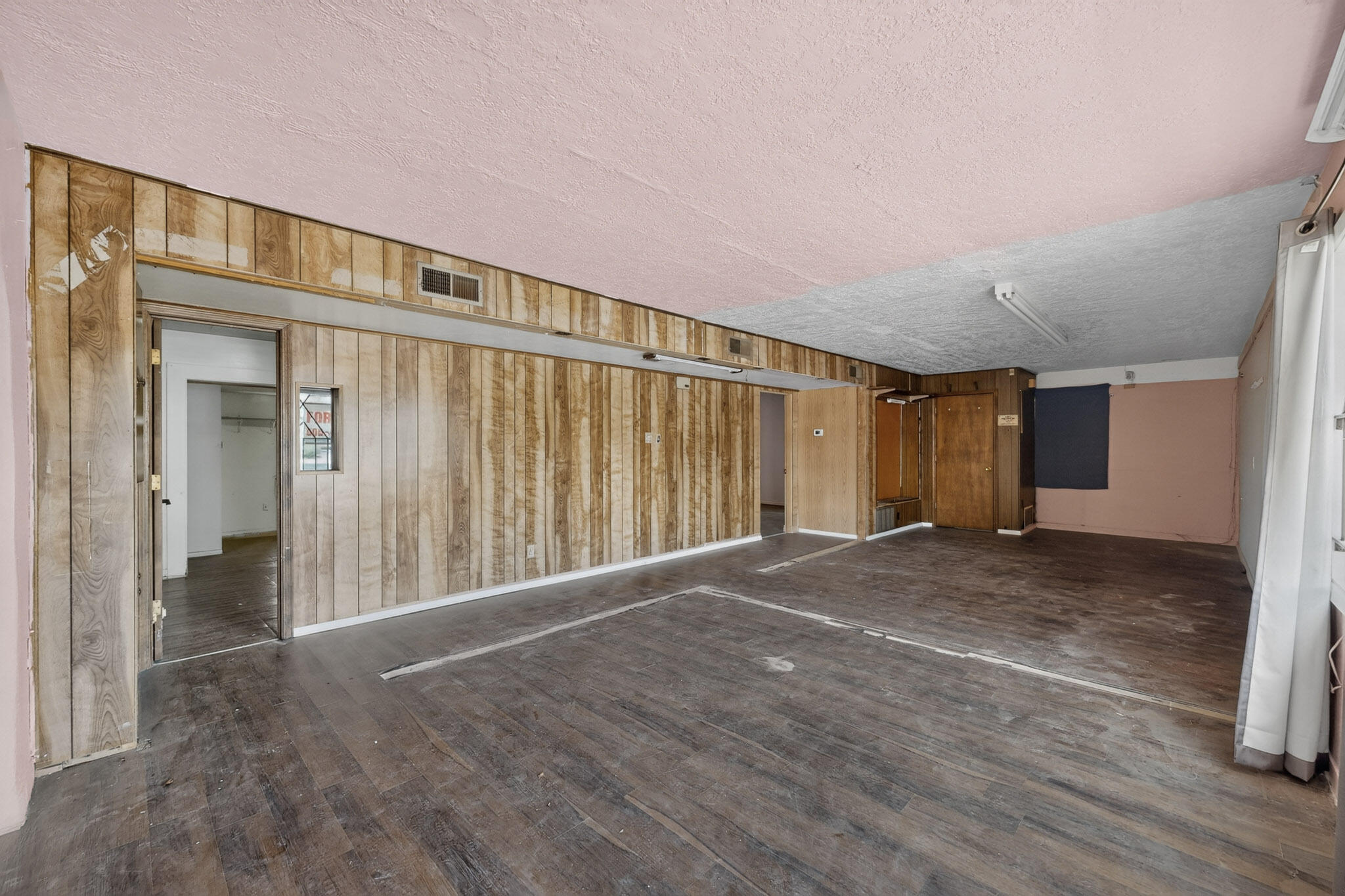 Photo 12 — 2837 San Mateo Boulevard NE