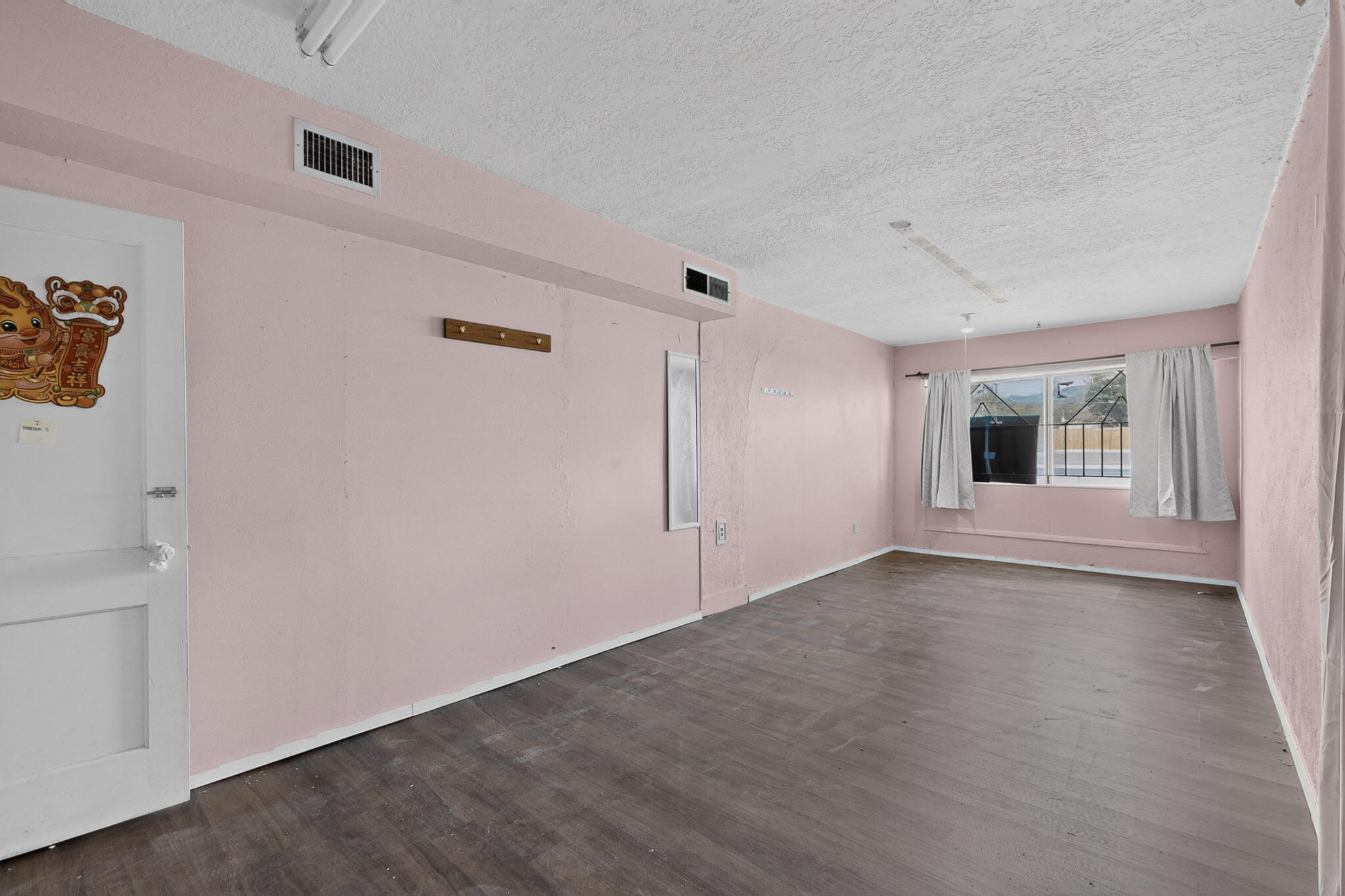 Photo 11 — 2837 San Mateo Boulevard NE