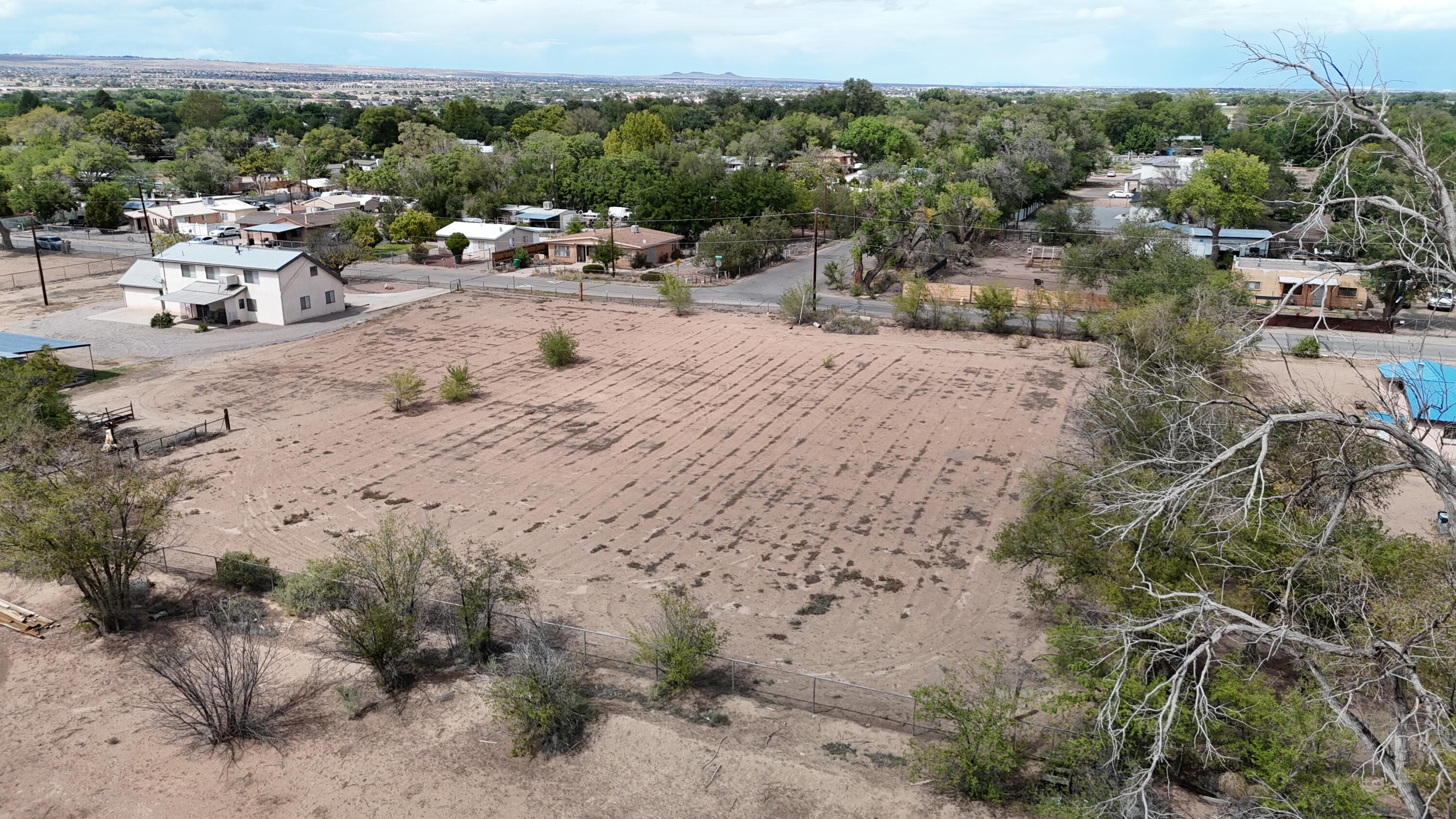 Photo 11 — 2406 Sunshine Road SW