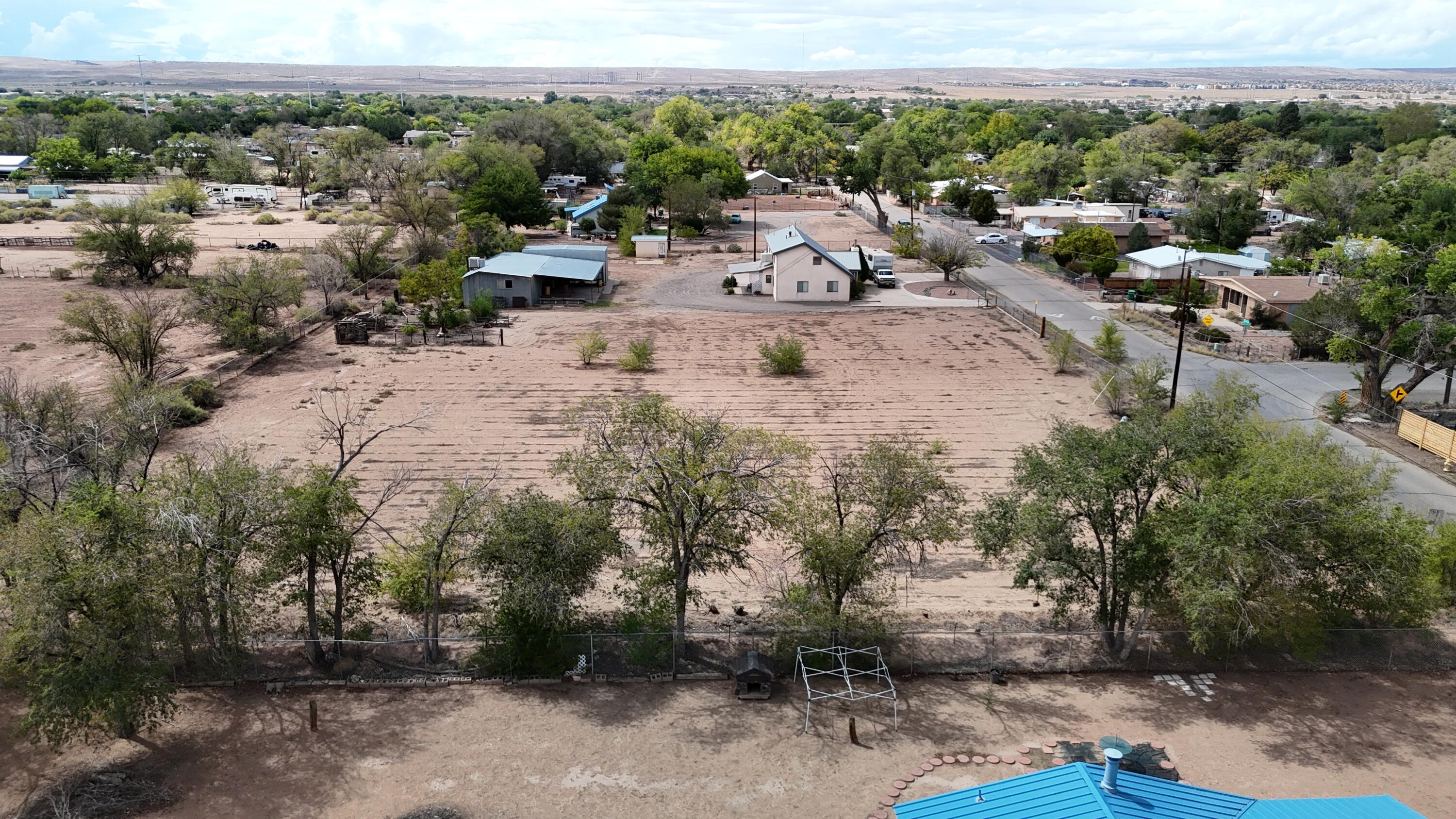 Photo 10 — 2406 Sunshine Road SW