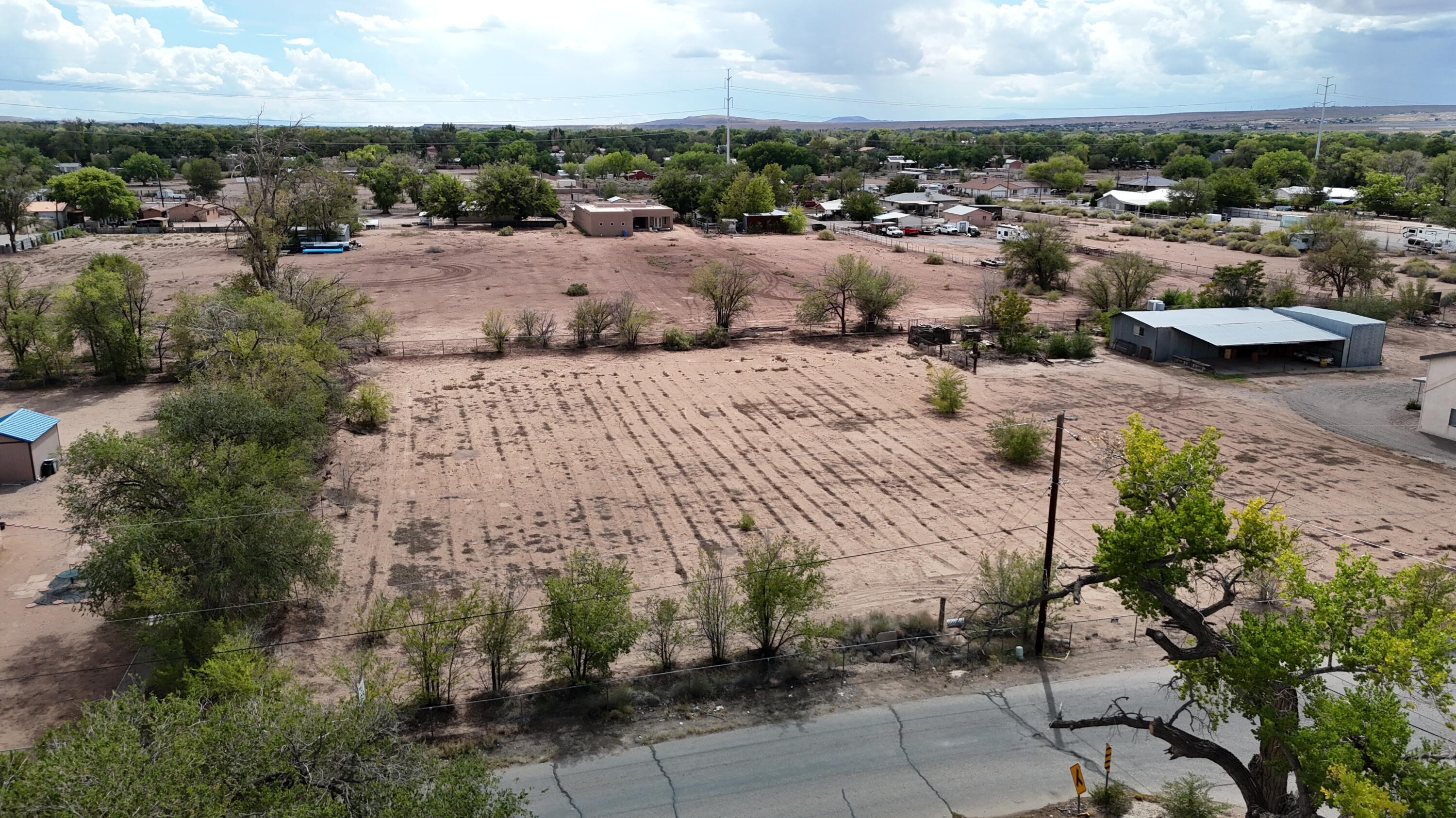 Photo 8 — 2406 Sunshine Road SW