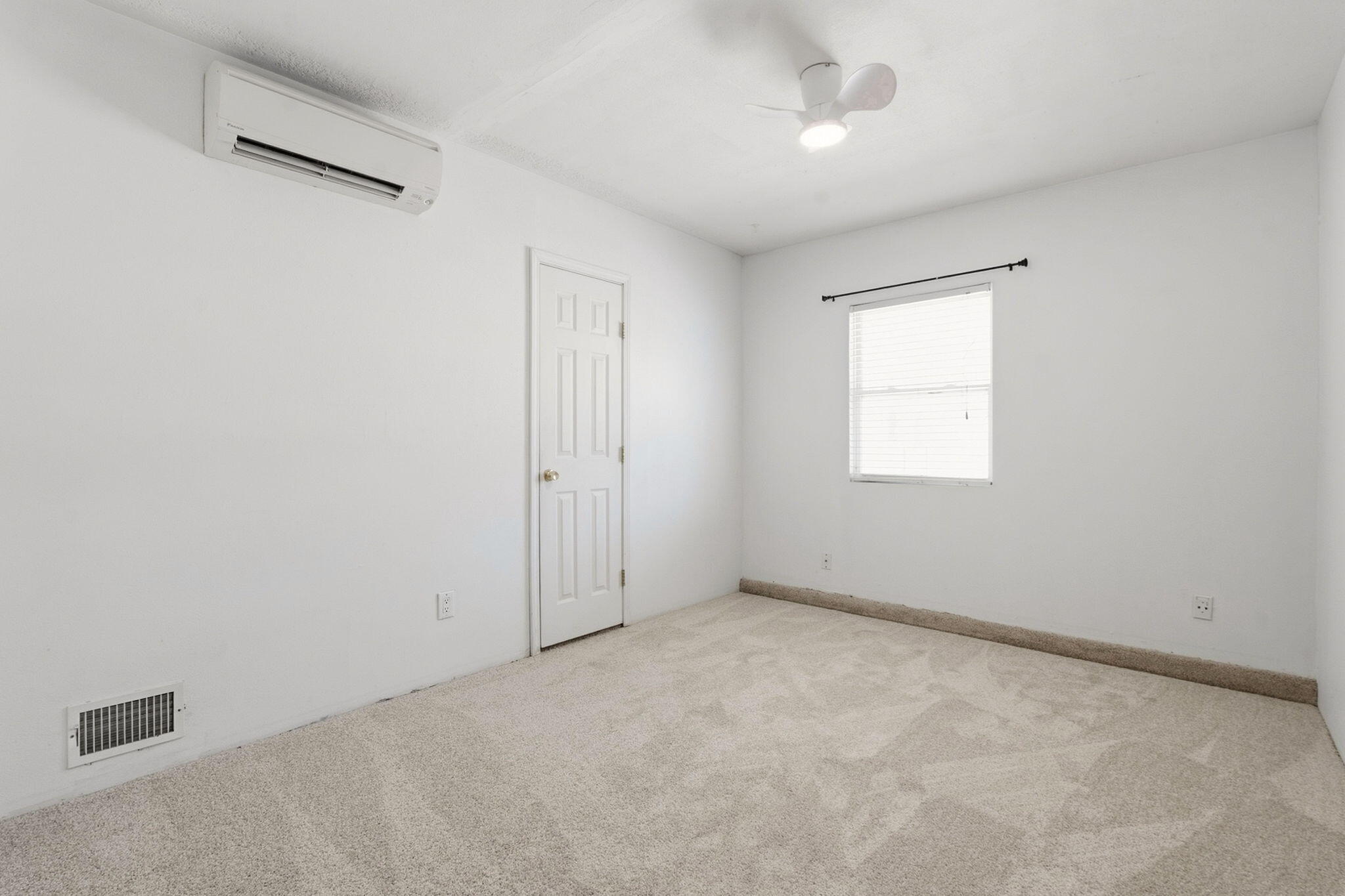 Photo 10 — 7309 Capulin Road NE