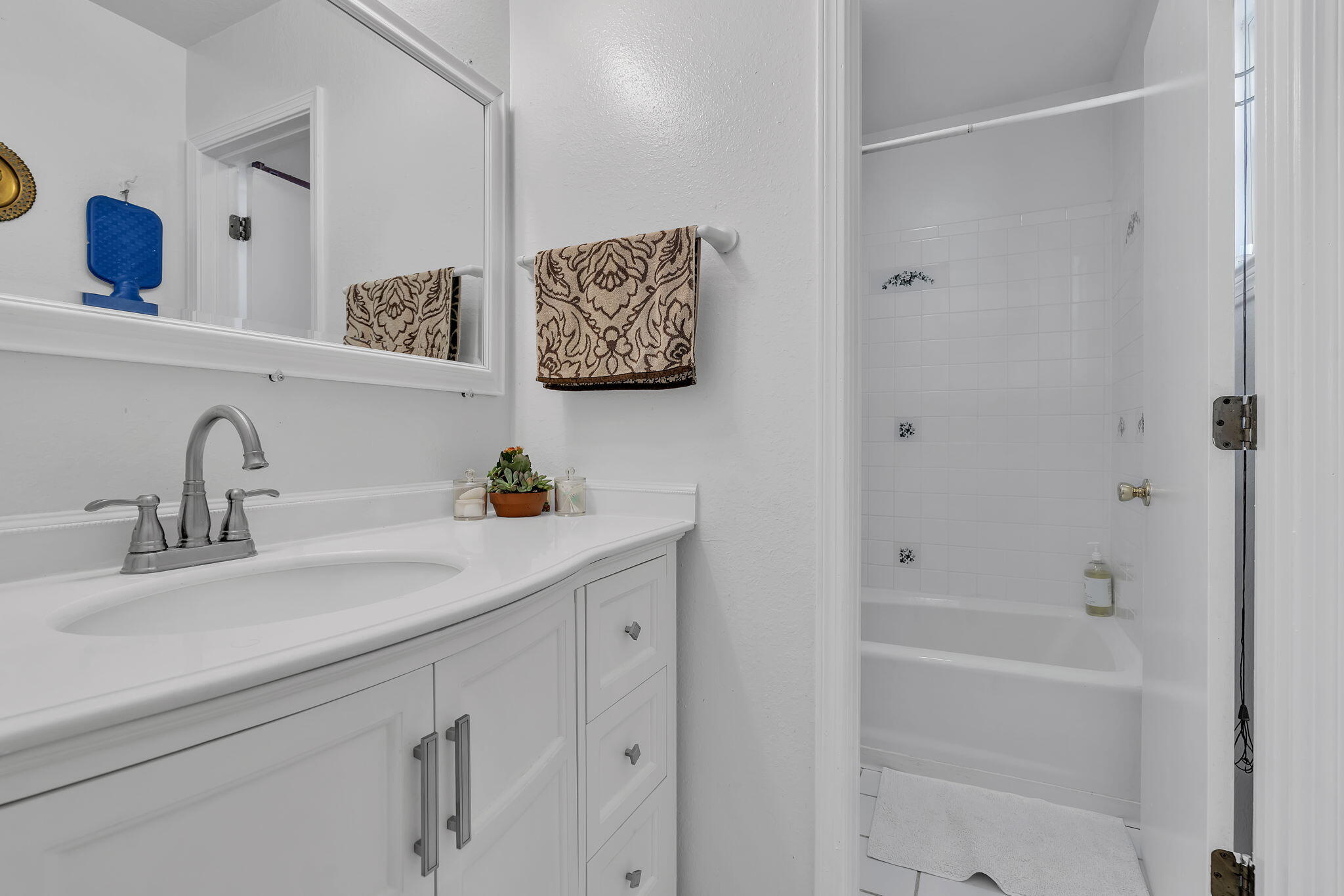 Photo 18 — 1310 North Drive