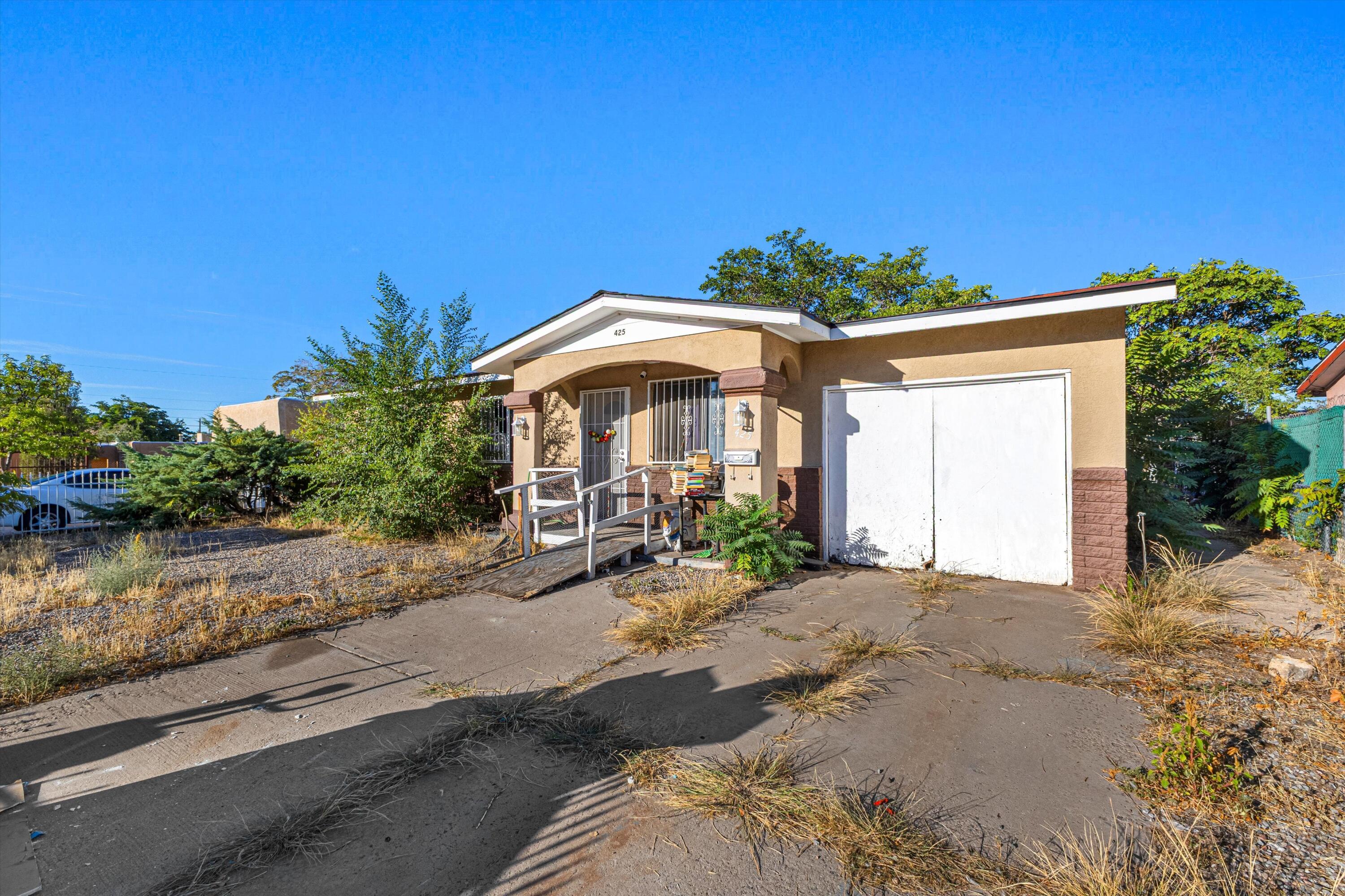 425 60th Street SW, Albuquerque, NM 87121