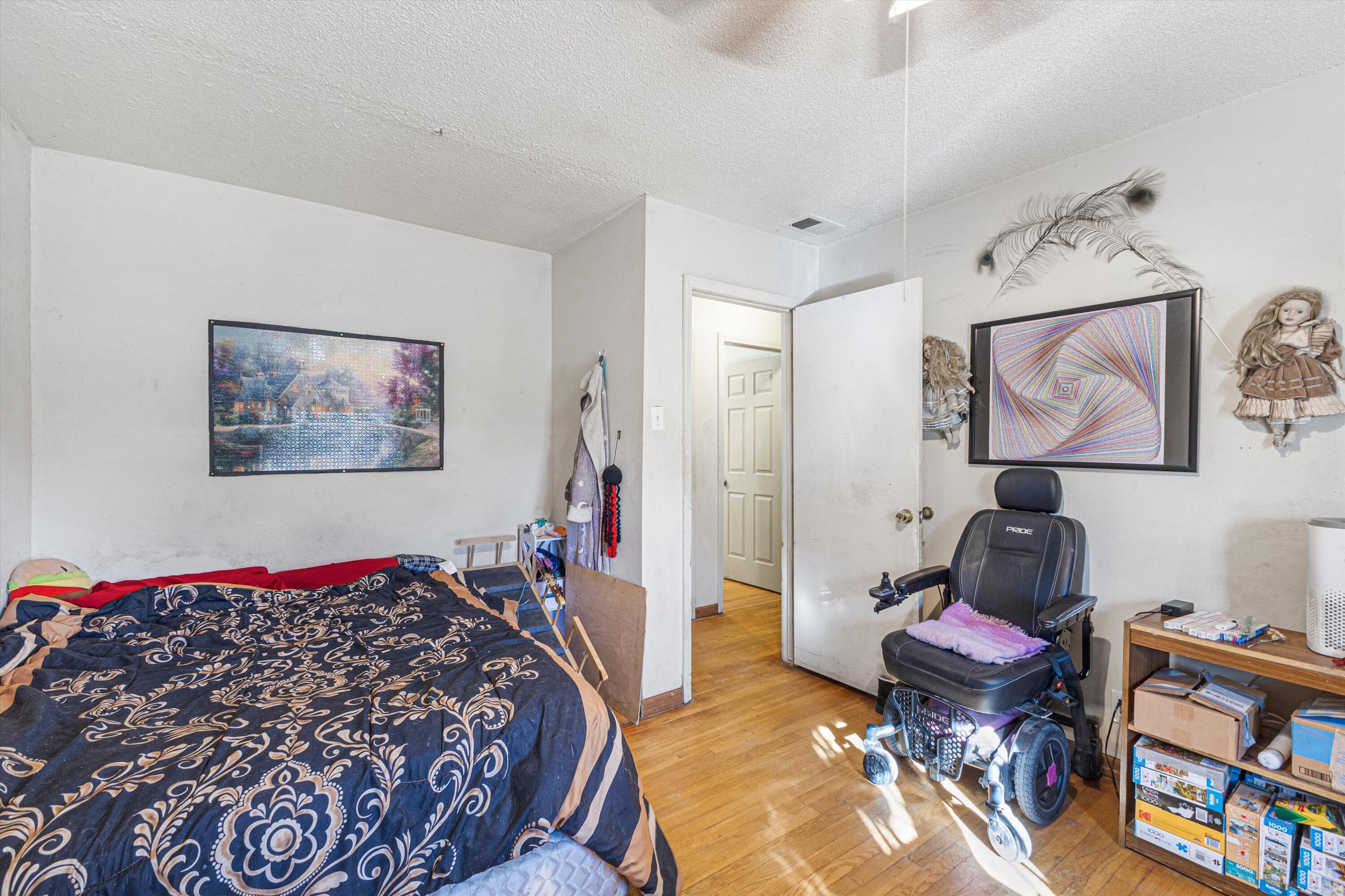 Photo 10 — 425 60th Street SW