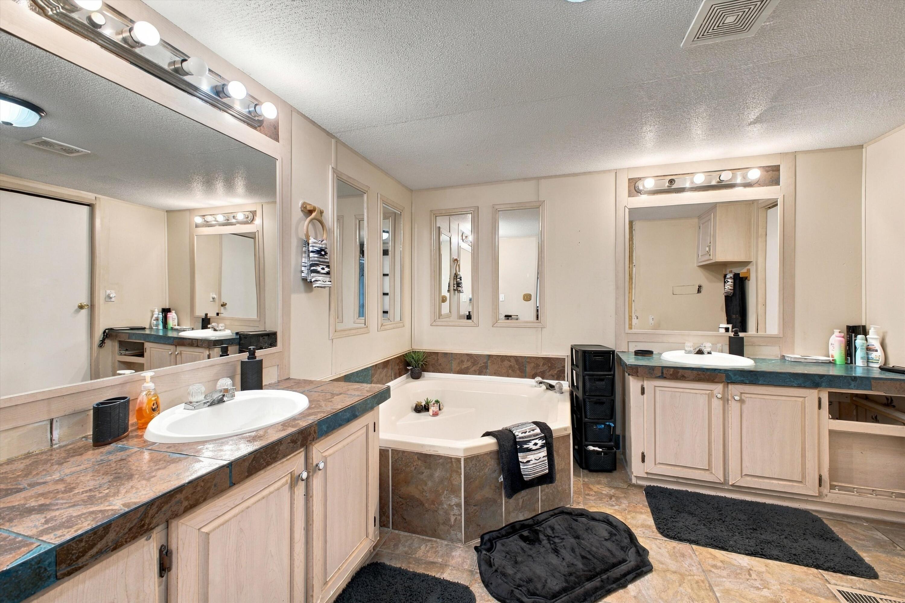 Photo 4 — 2911 Ervien Lane SW 16