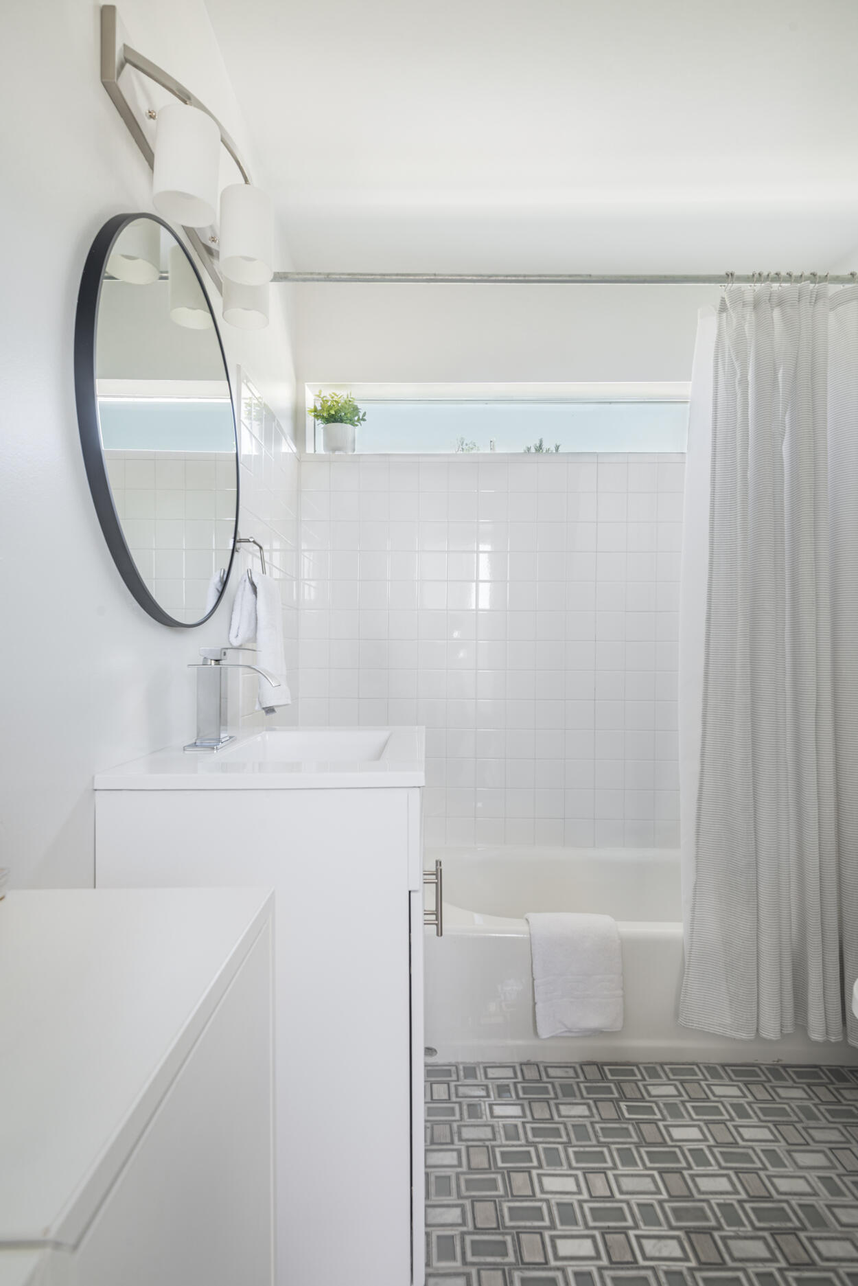 Photo 17 — 409 Ridge Place NE
