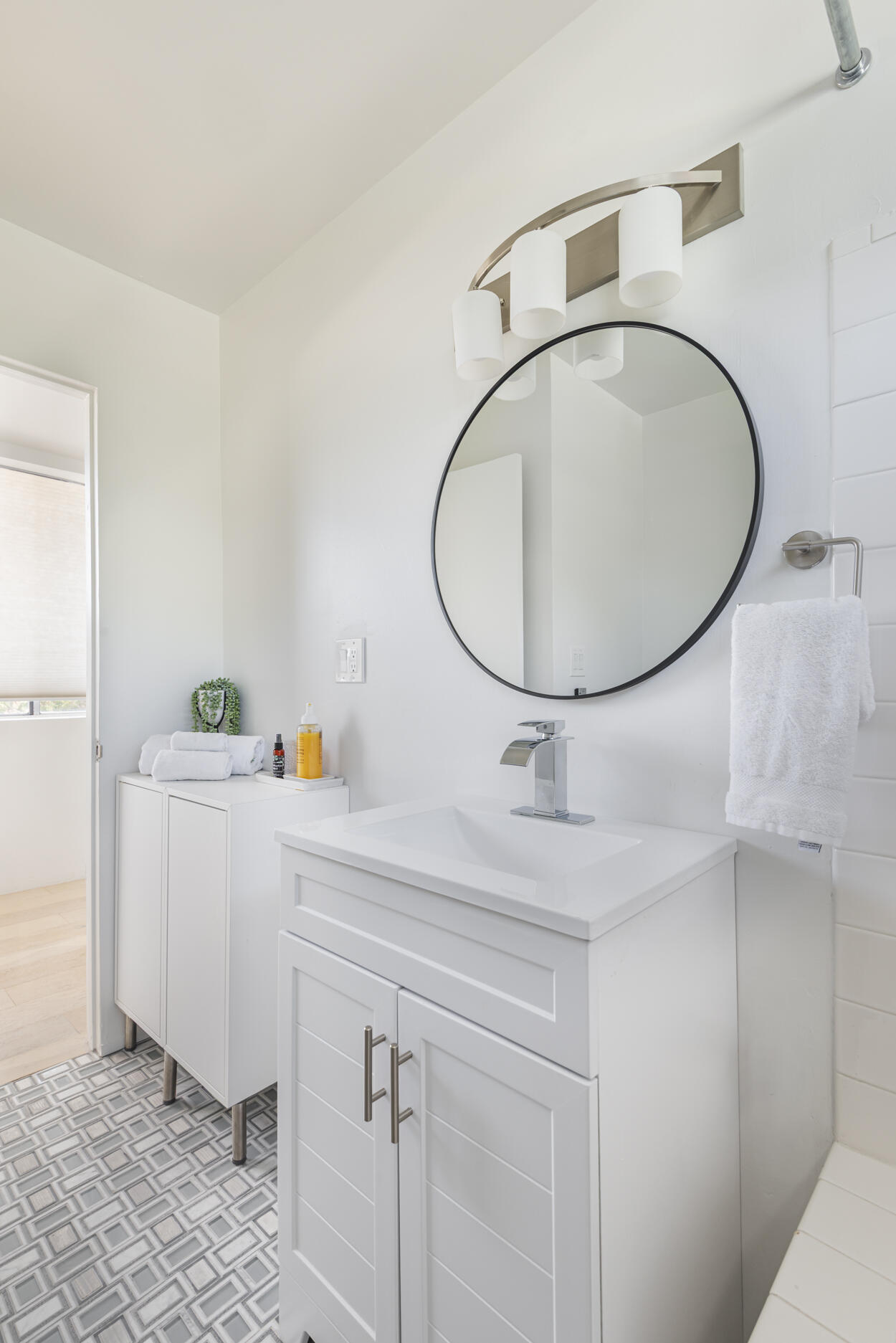 Photo 16 — 409 Ridge Place NE