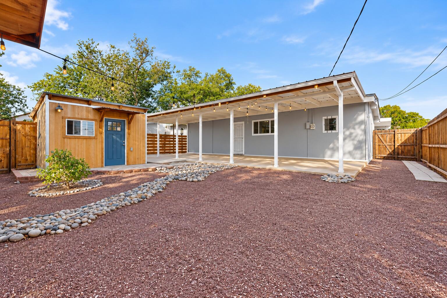 Photo 4 — 713 Claudine Street NE