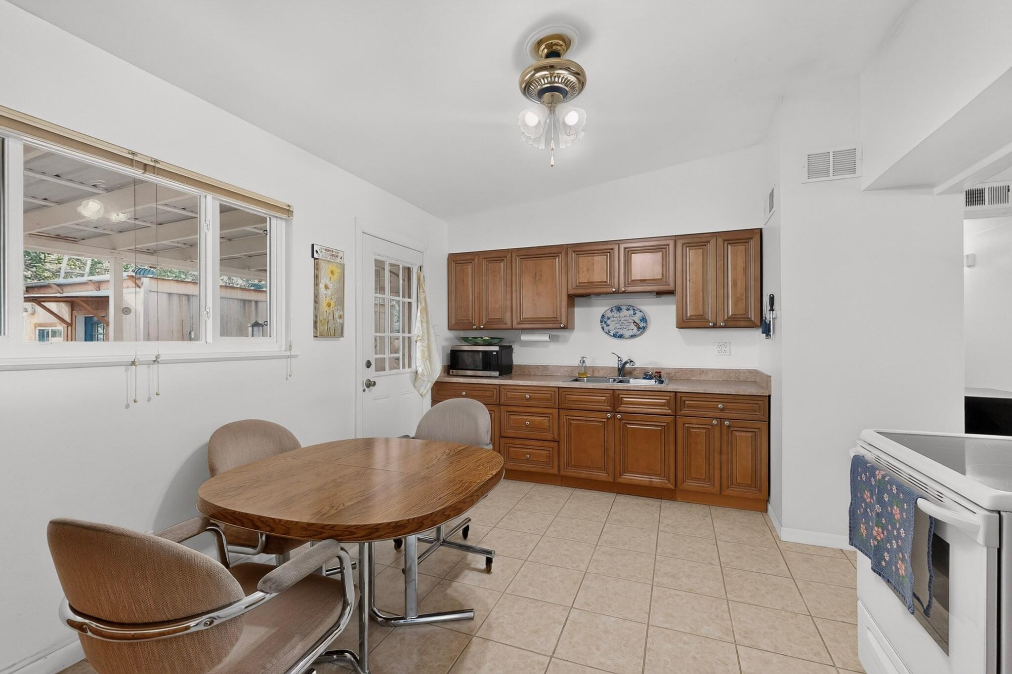 Photo 17 — 713 Claudine Street NE