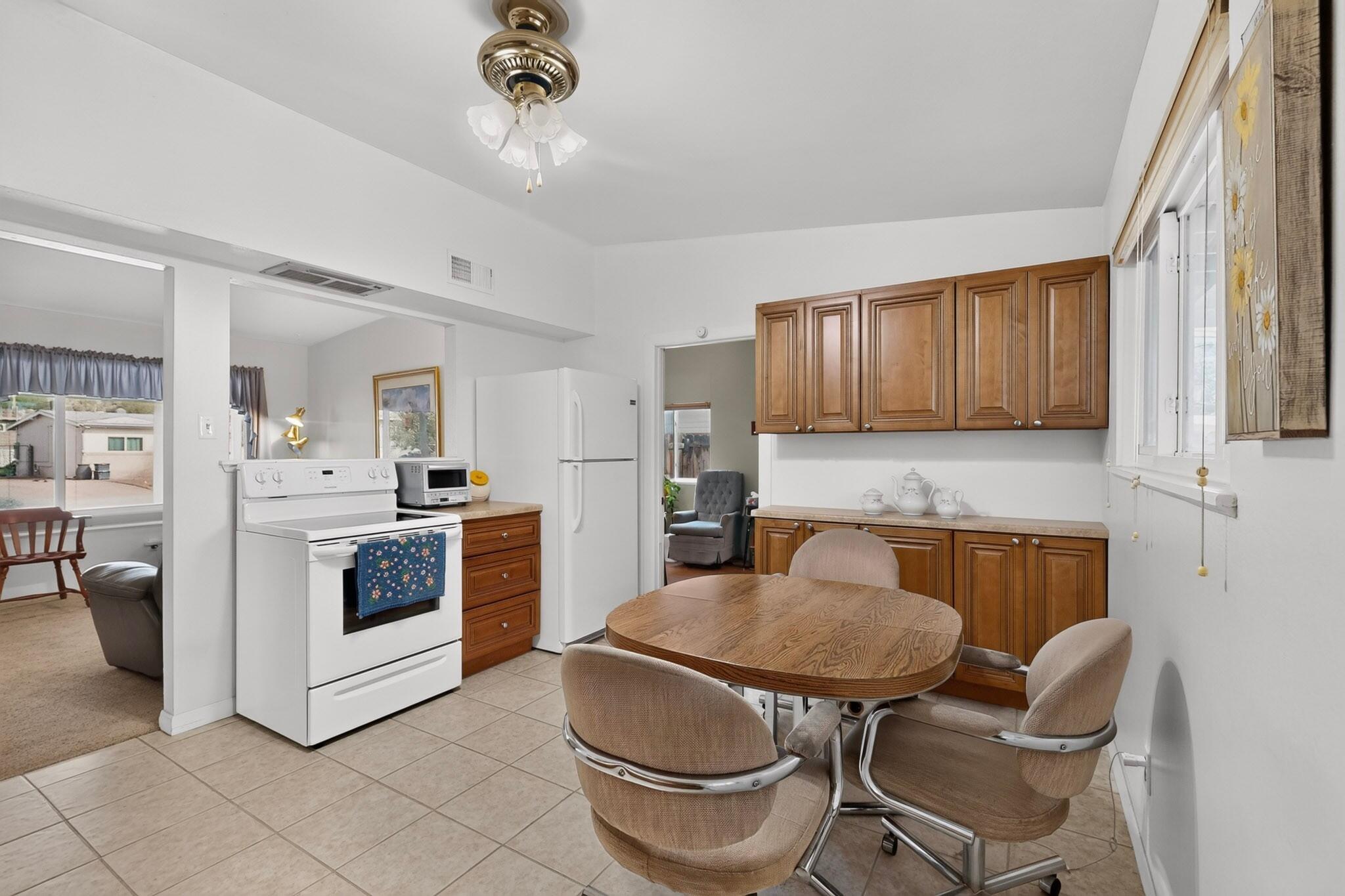 Photo 16 — 713 Claudine Street NE