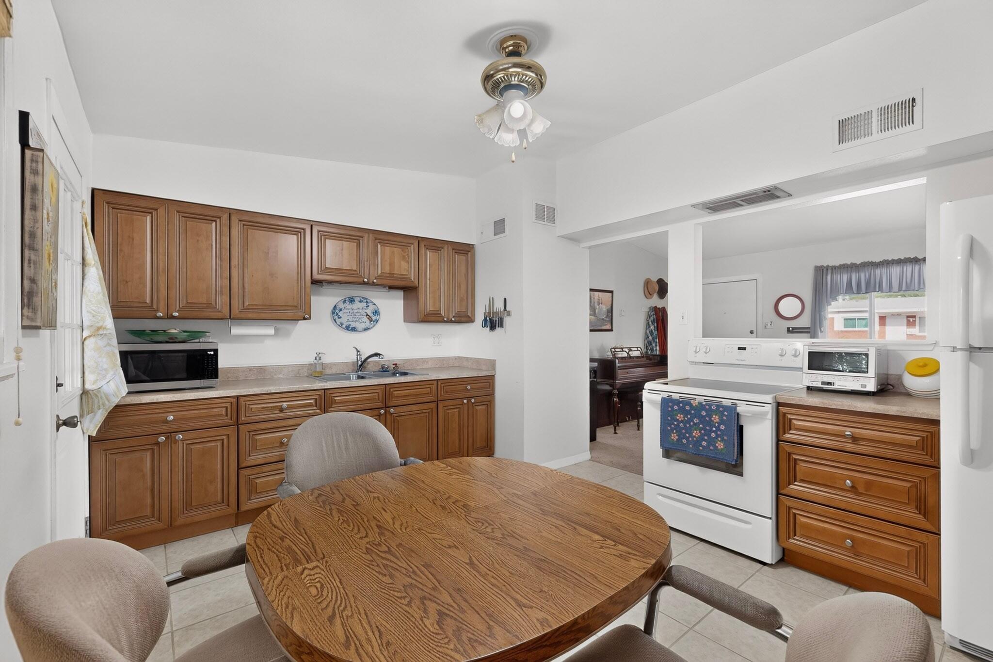 Photo 15 — 713 Claudine Street NE