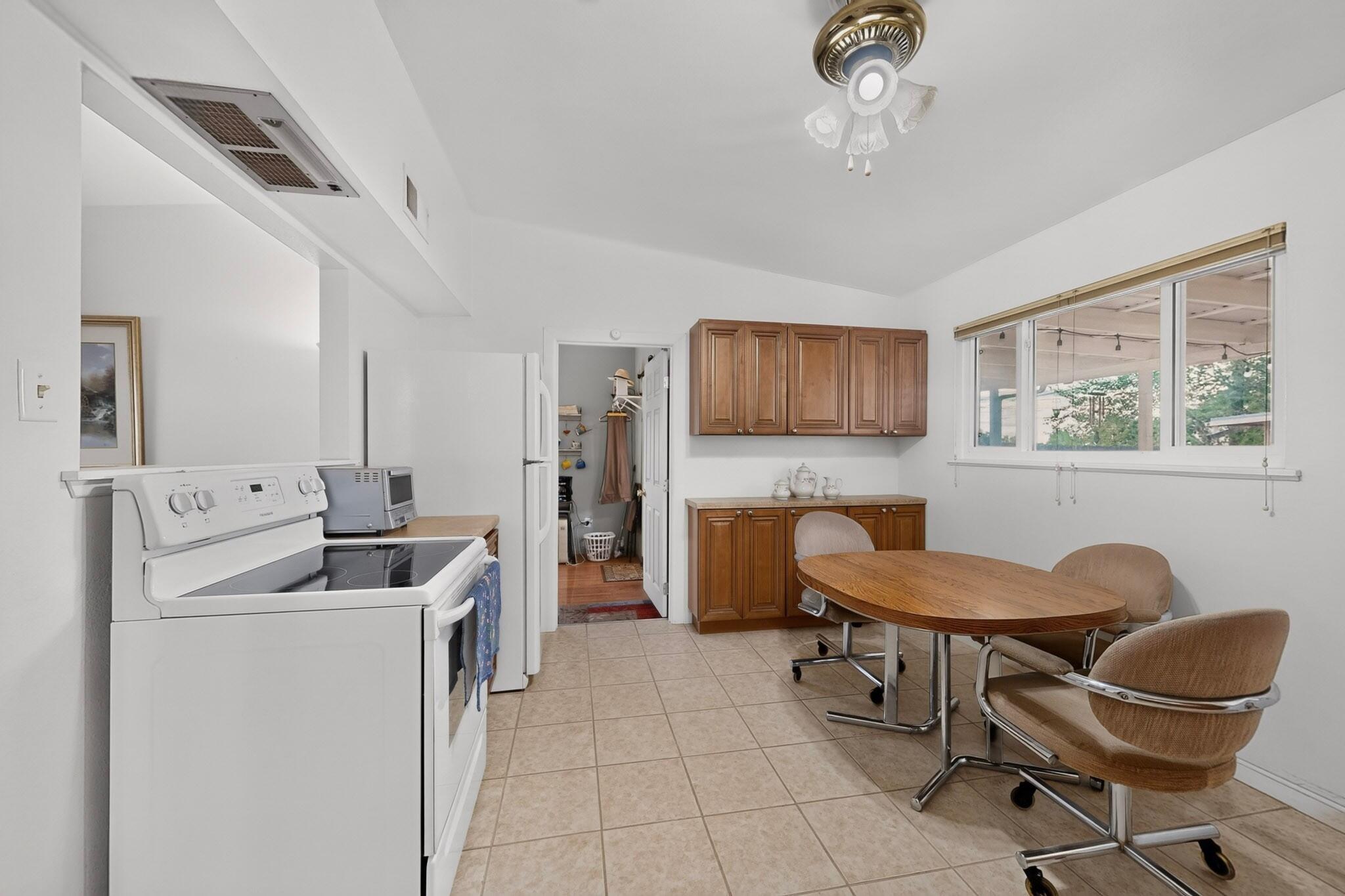 Photo 14 — 713 Claudine Street NE