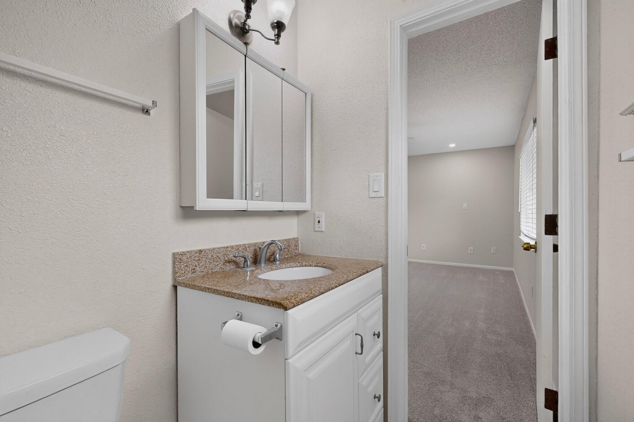 Photo 19 — 8121 Irwin Street NE