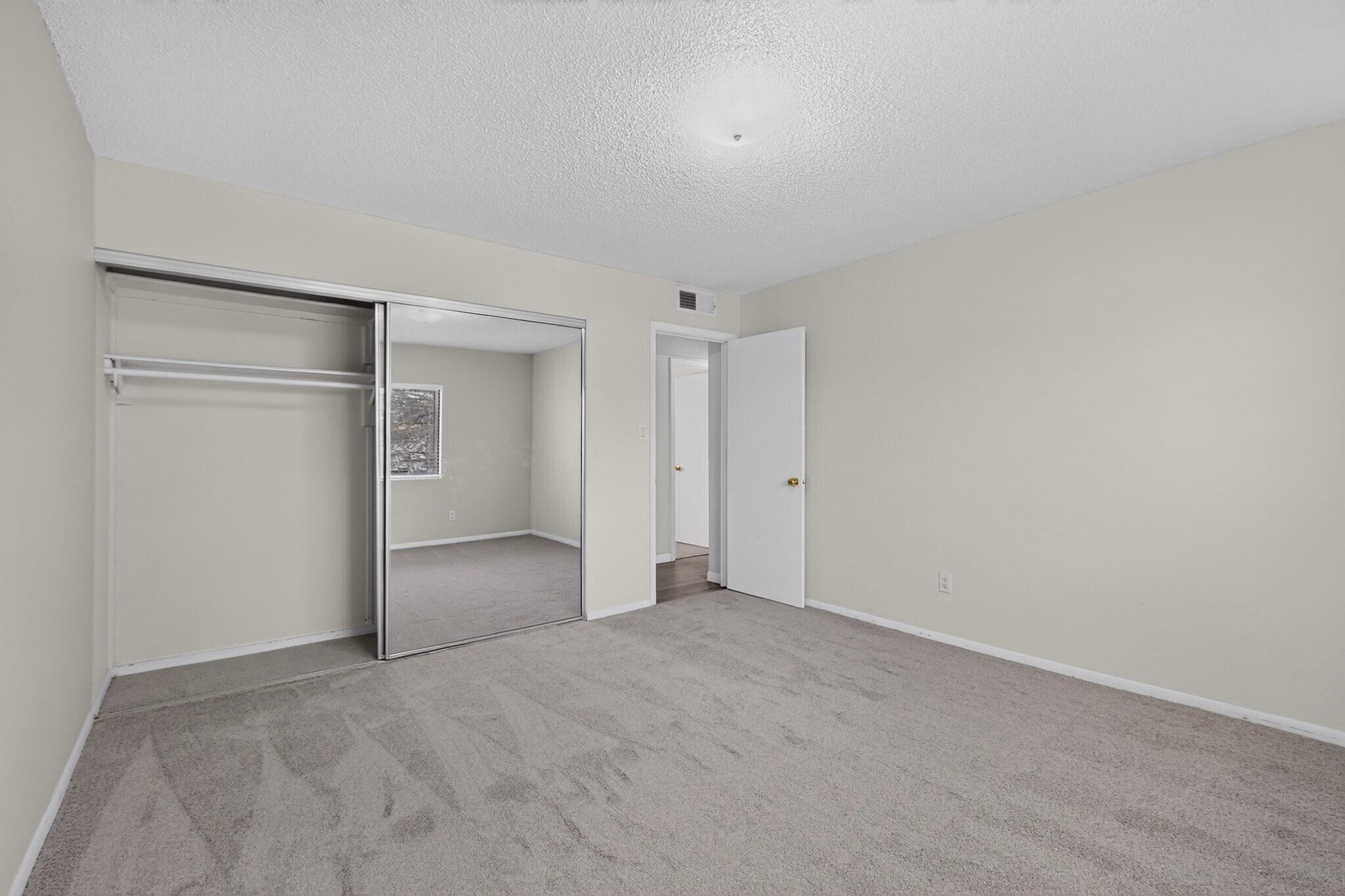 Photo 17 — 8121 Irwin Street NE