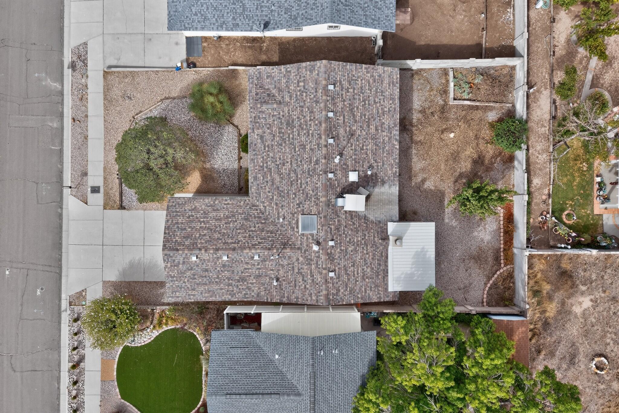 Photo 9 — 8121 Irwin Street NE