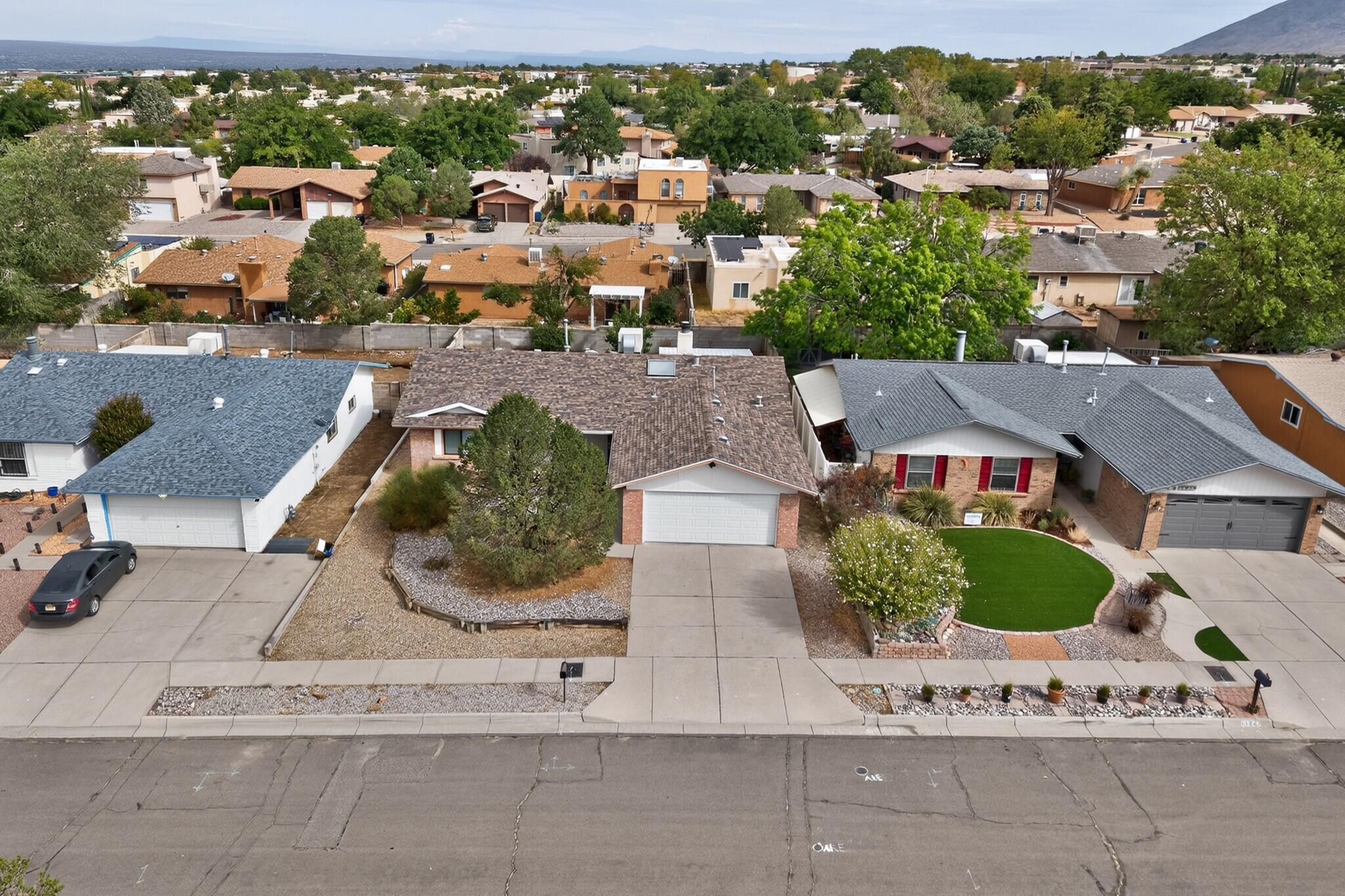 Photo 3 — 8121 Irwin Street NE
