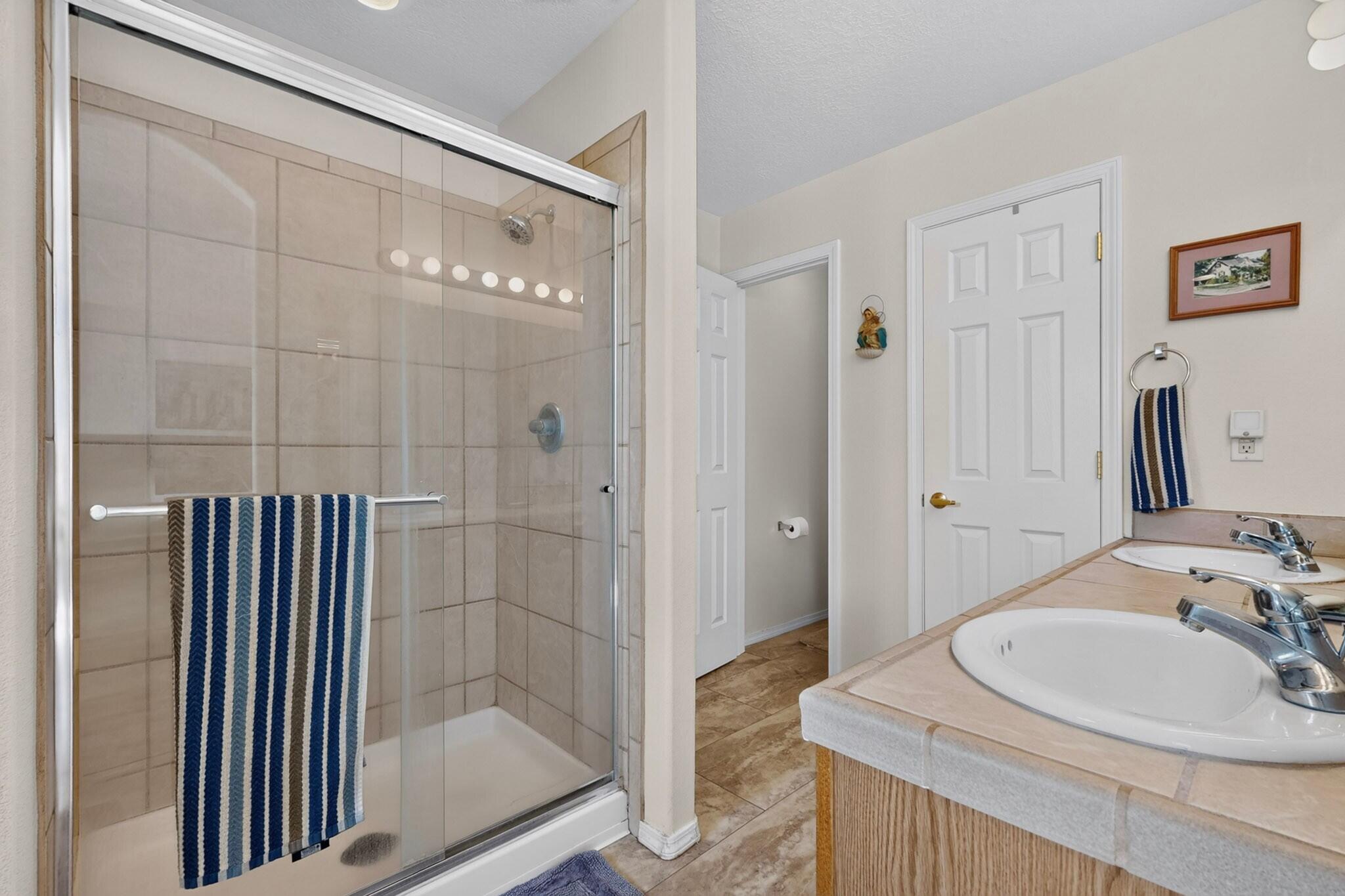 Photo 16 — 6819 Glenturret Way NE