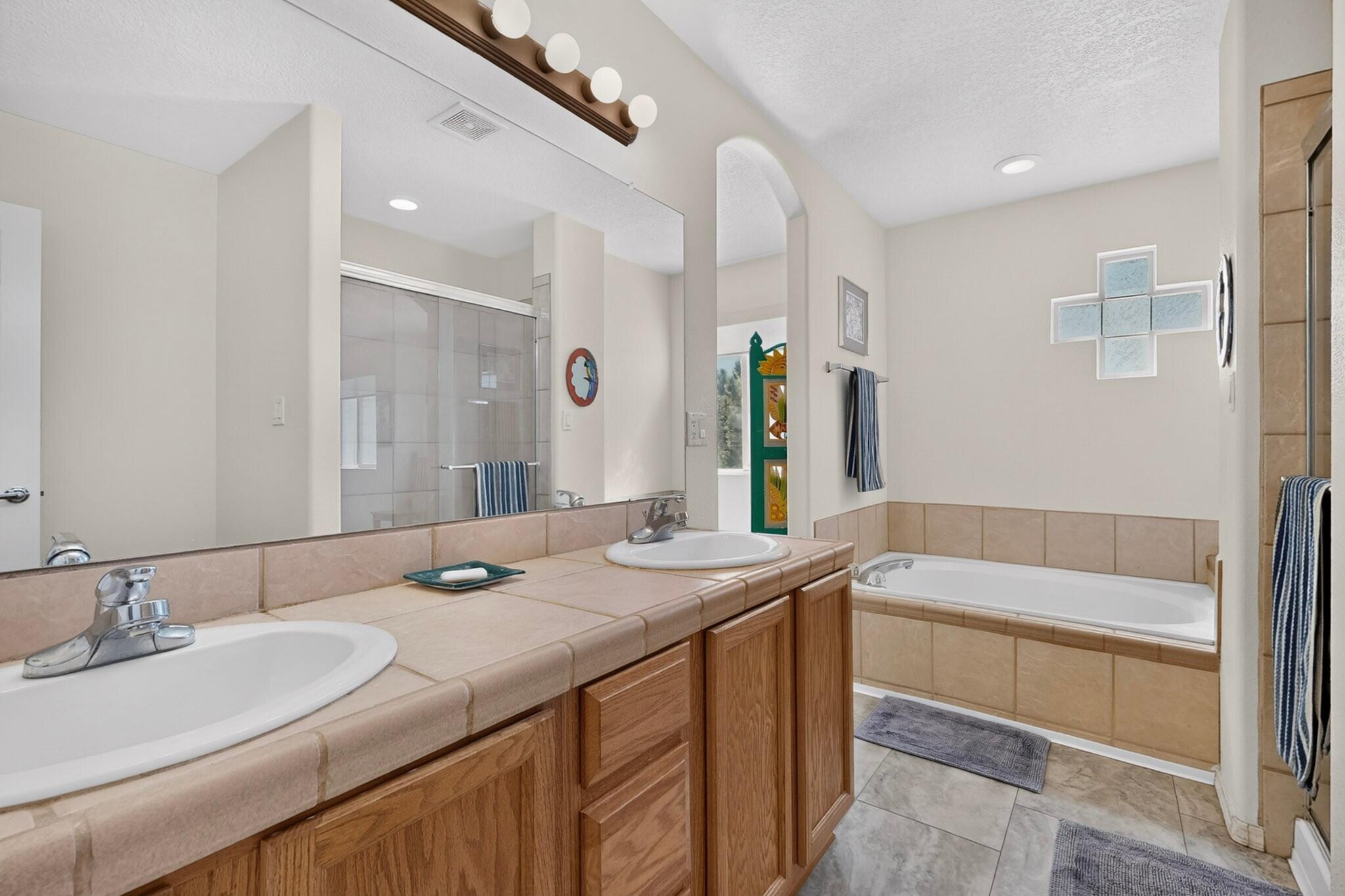 Photo 14 — 6819 Glenturret Way NE