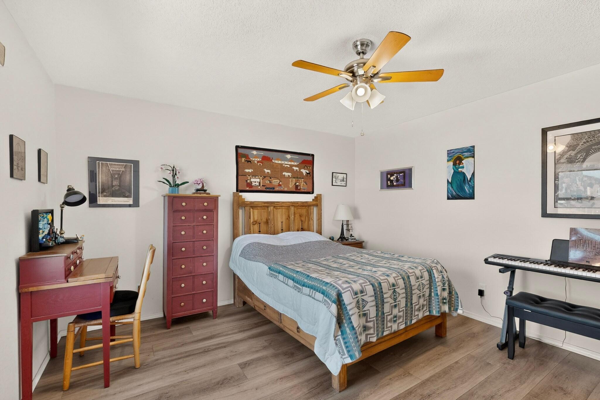 Photo 12 — 6819 Glenturret Way NE