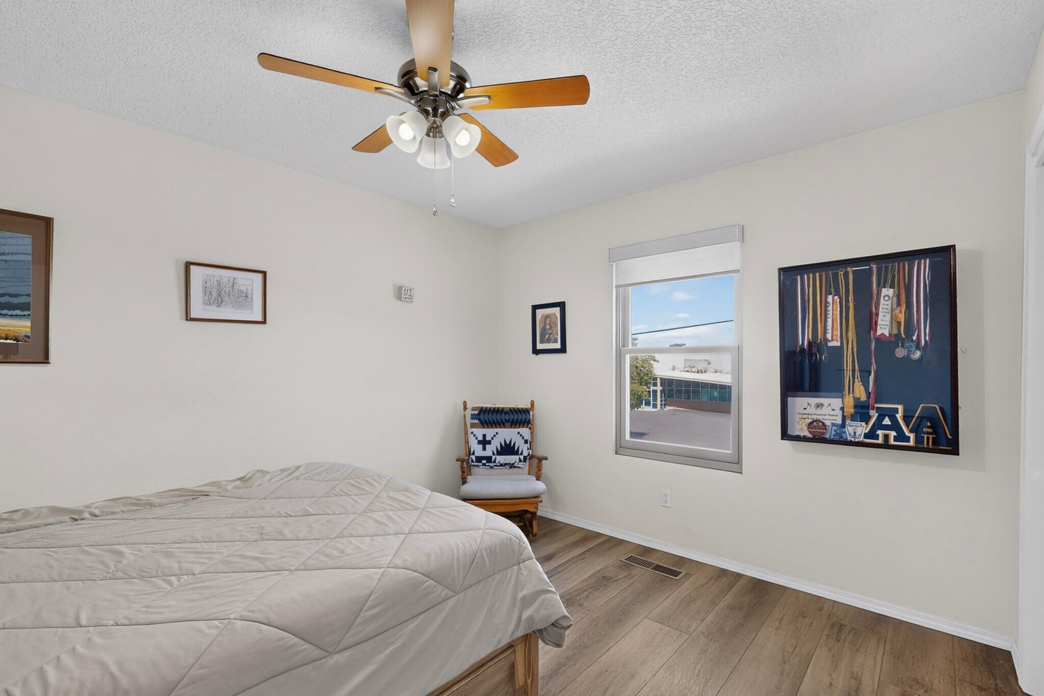Photo 9 — 6819 Glenturret Way NE