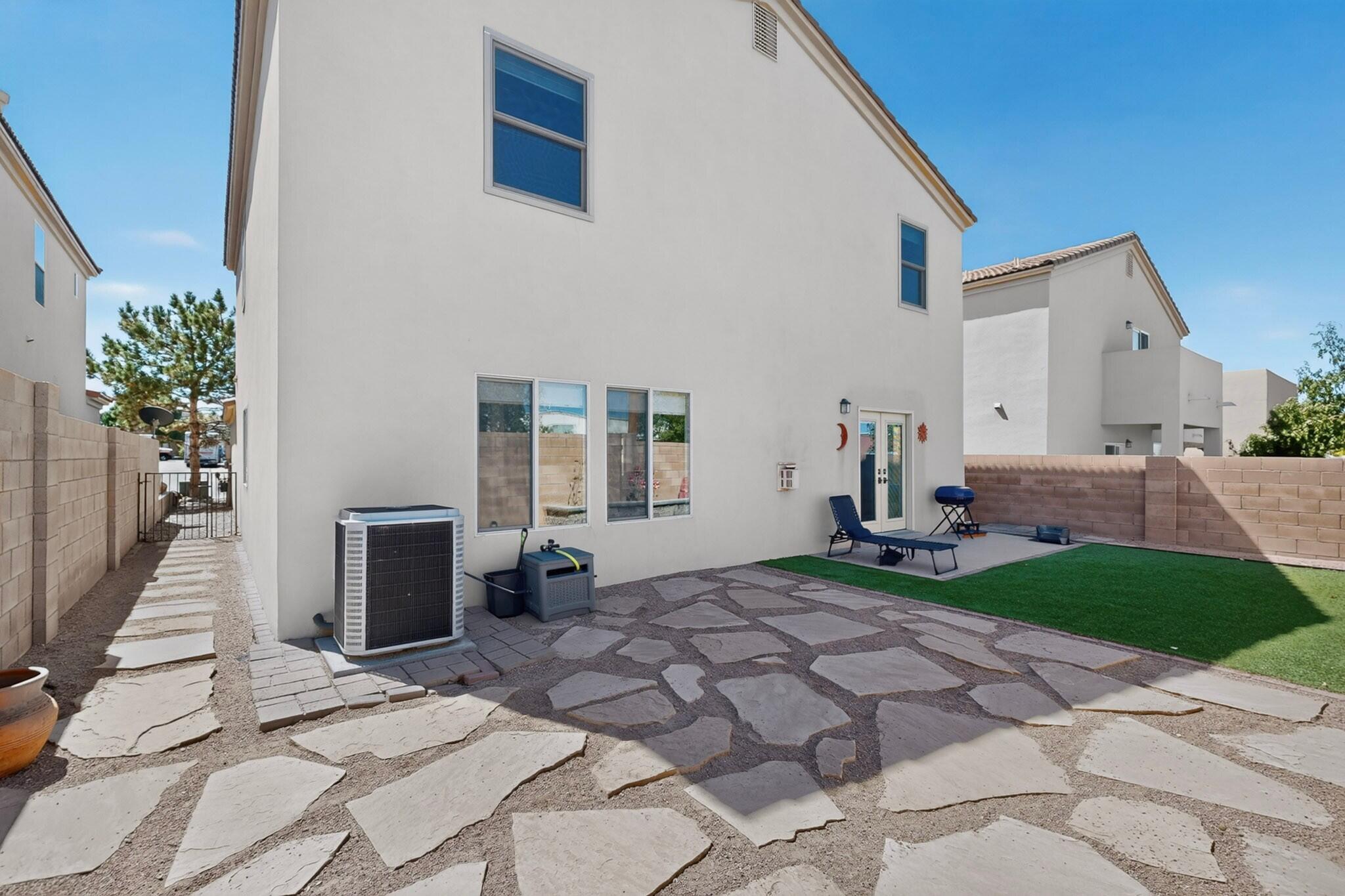 Photo 3 — 6819 Glenturret Way NE