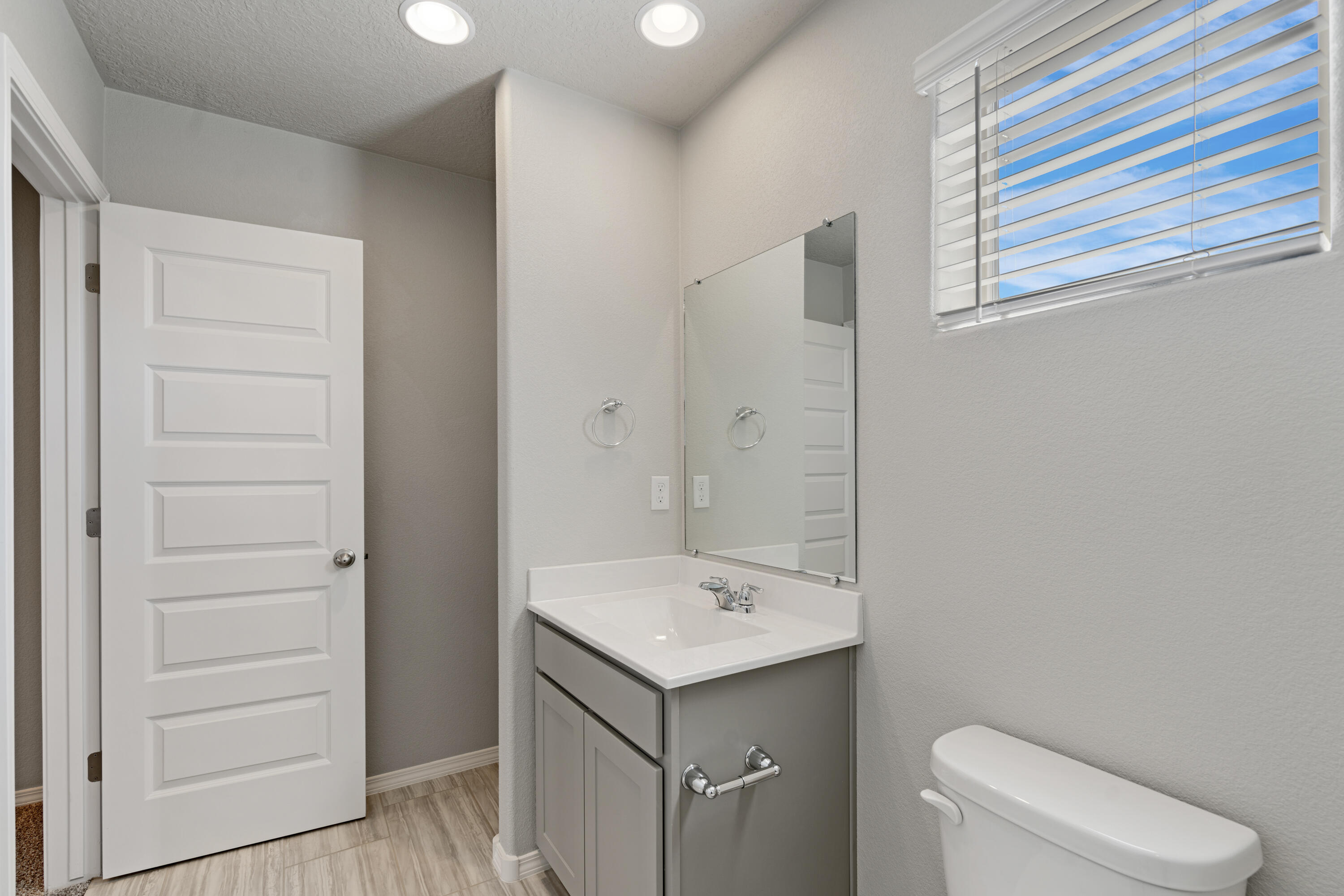 Photo 6 — 2424 Eglisfield Loop NE