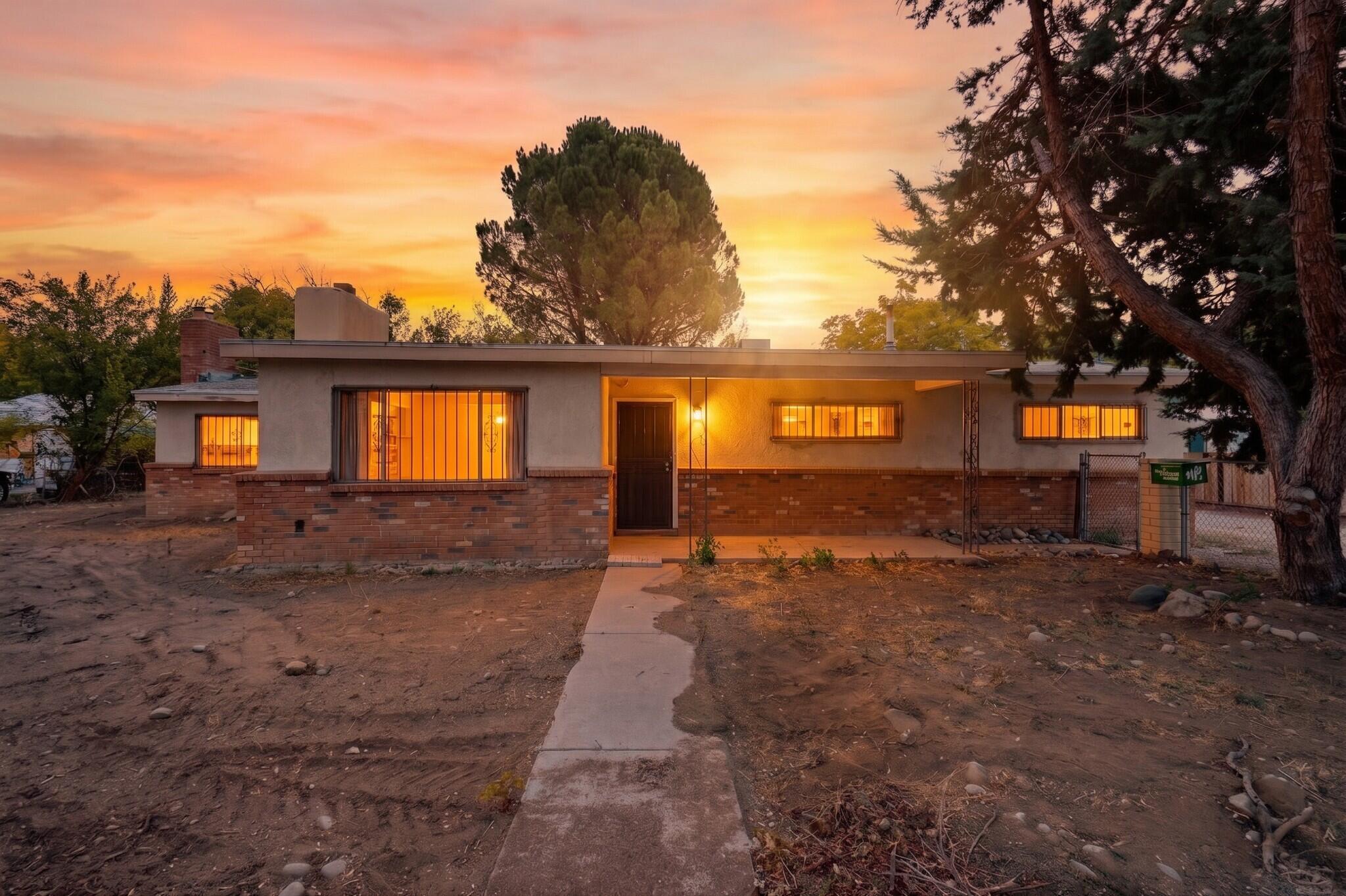 2118 Castanada Street SW, Albuquerque, NM 87105